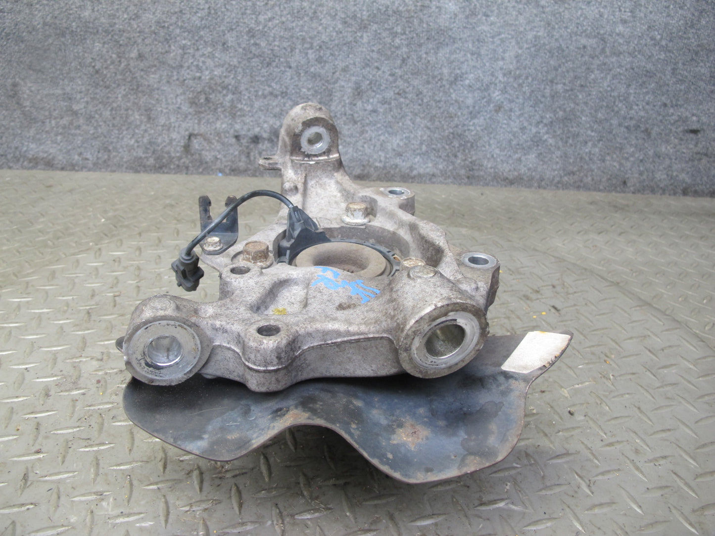 07-10 Saturn SKY Pontiac Solstice Front Right Spindle Knuckle Wheel Hub OEM