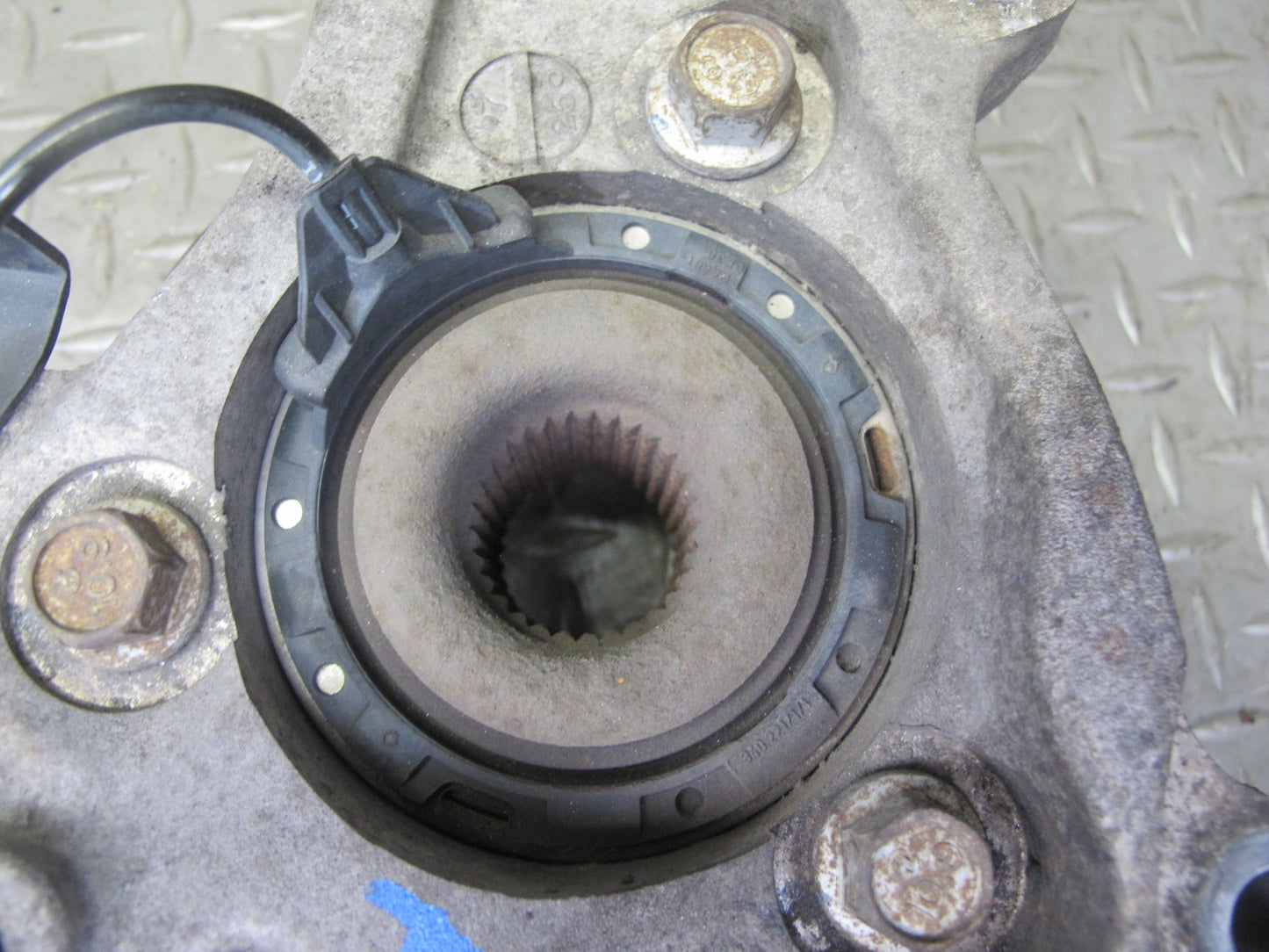 07-10 Saturn SKY Pontiac Solstice Front Right Spindle Knuckle Wheel Hub OEM