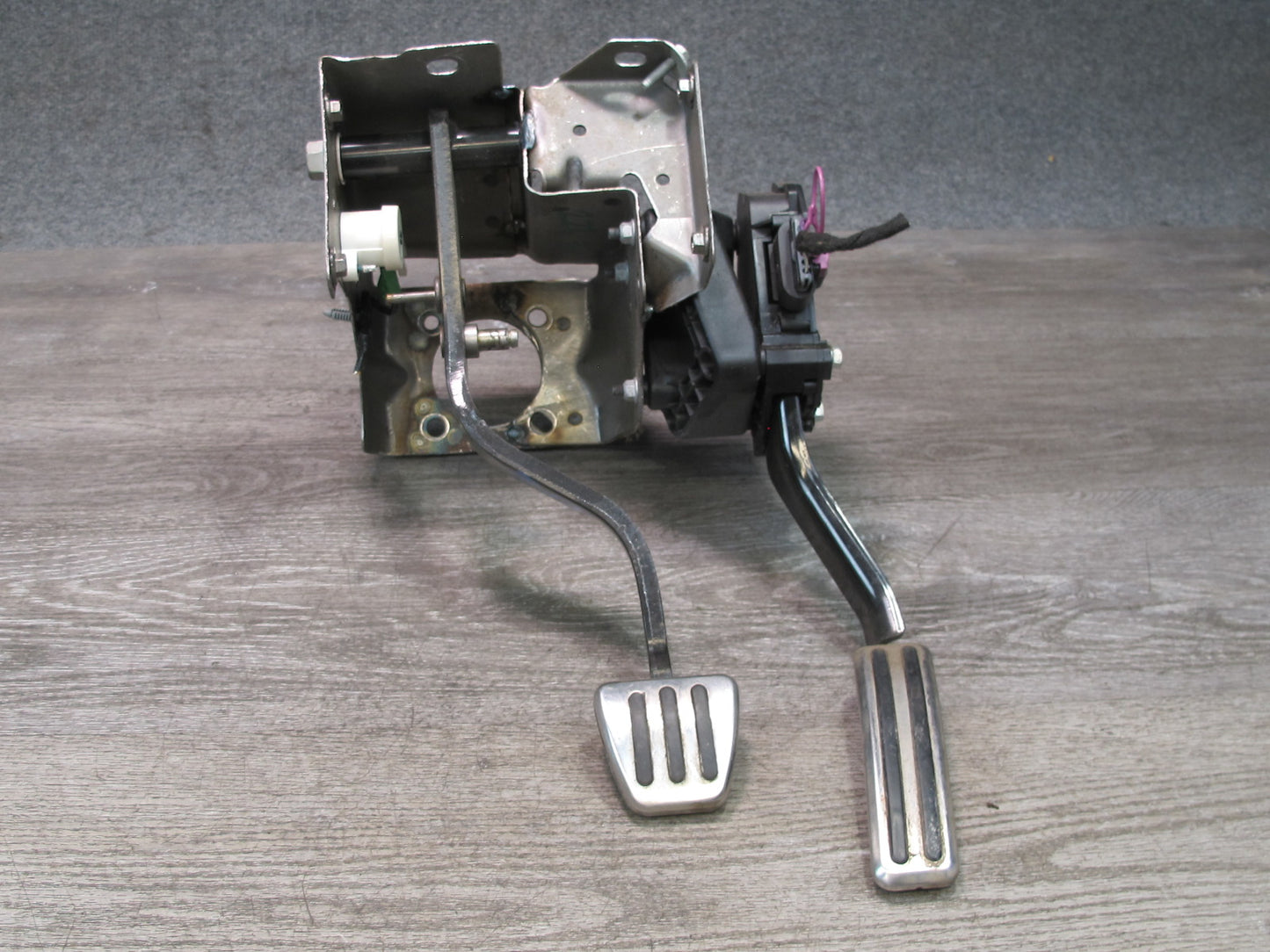07-10 Saturn SKY M/T Transmission Clutch Brake Gas Acceleration Pedal Set OEM