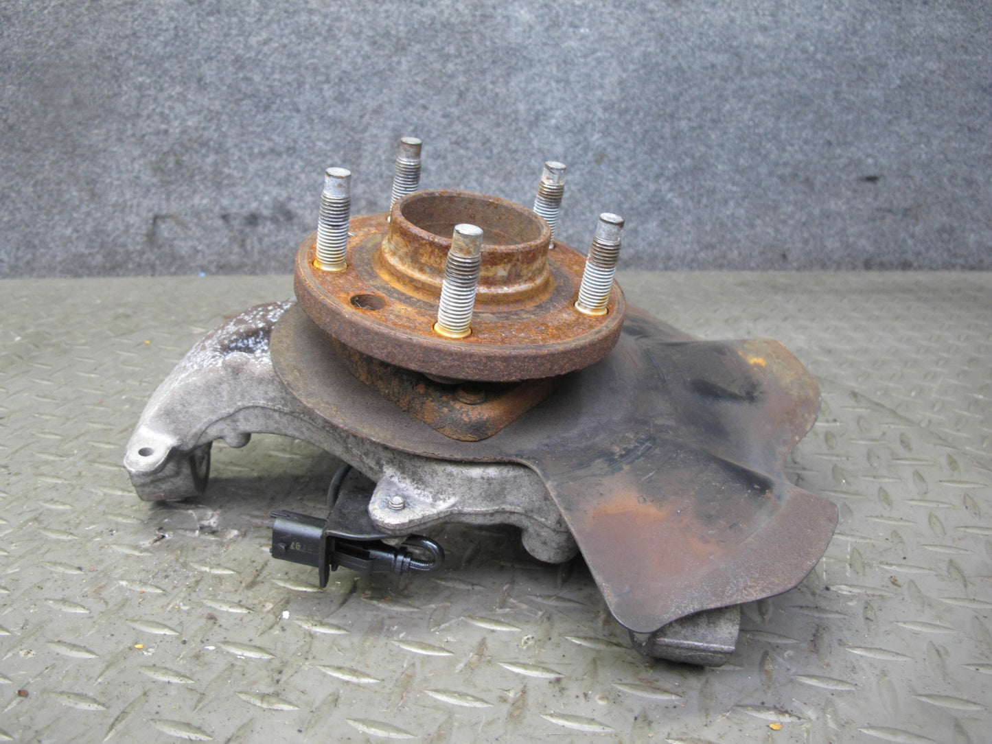 07-10 Saturn SKY Pontiac Solstice Front Left Spindle Knuckle Wheel Hub 88K OEM