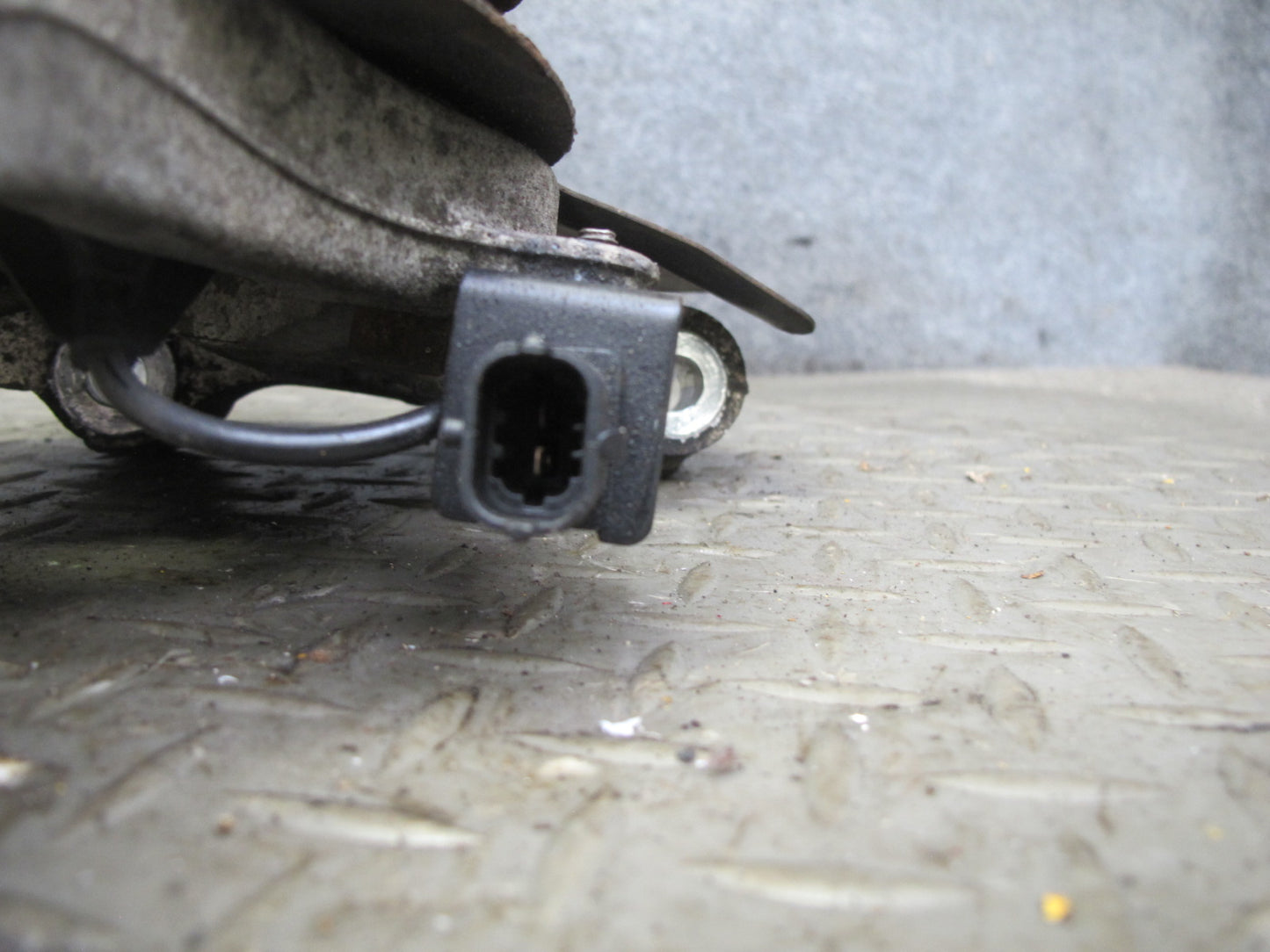 07-10 Saturn SKY Pontiac Solstice Front Left Spindle Knuckle Wheel Hub 88K OEM