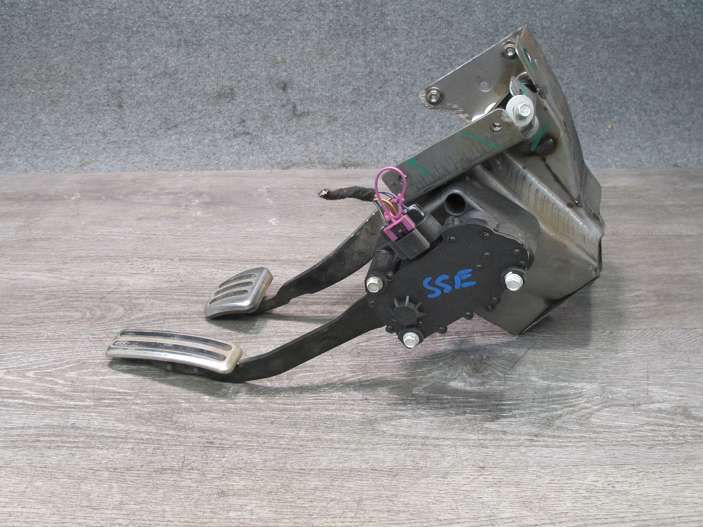 07-10 Saturn SKY M/T Transmission Clutch Brake Gas Acceleration Pedal Set OEM