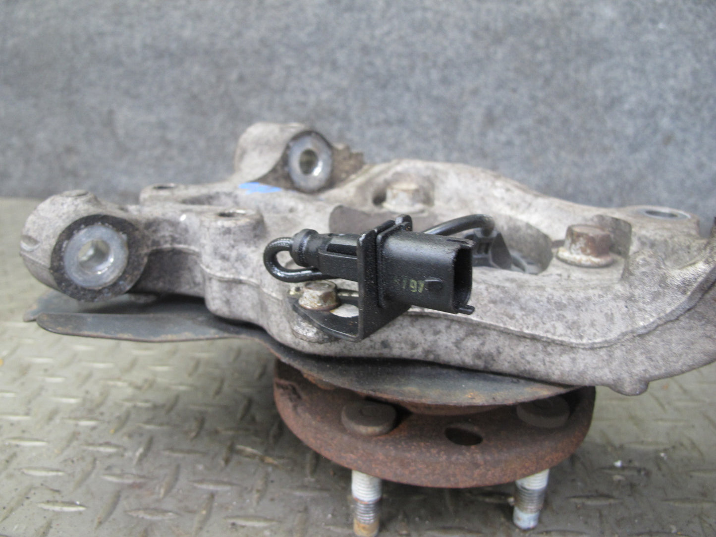 07-10 Saturn SKY Pontiac Solstice Front Left Spindle Knuckle Wheel Hub 88K OEM