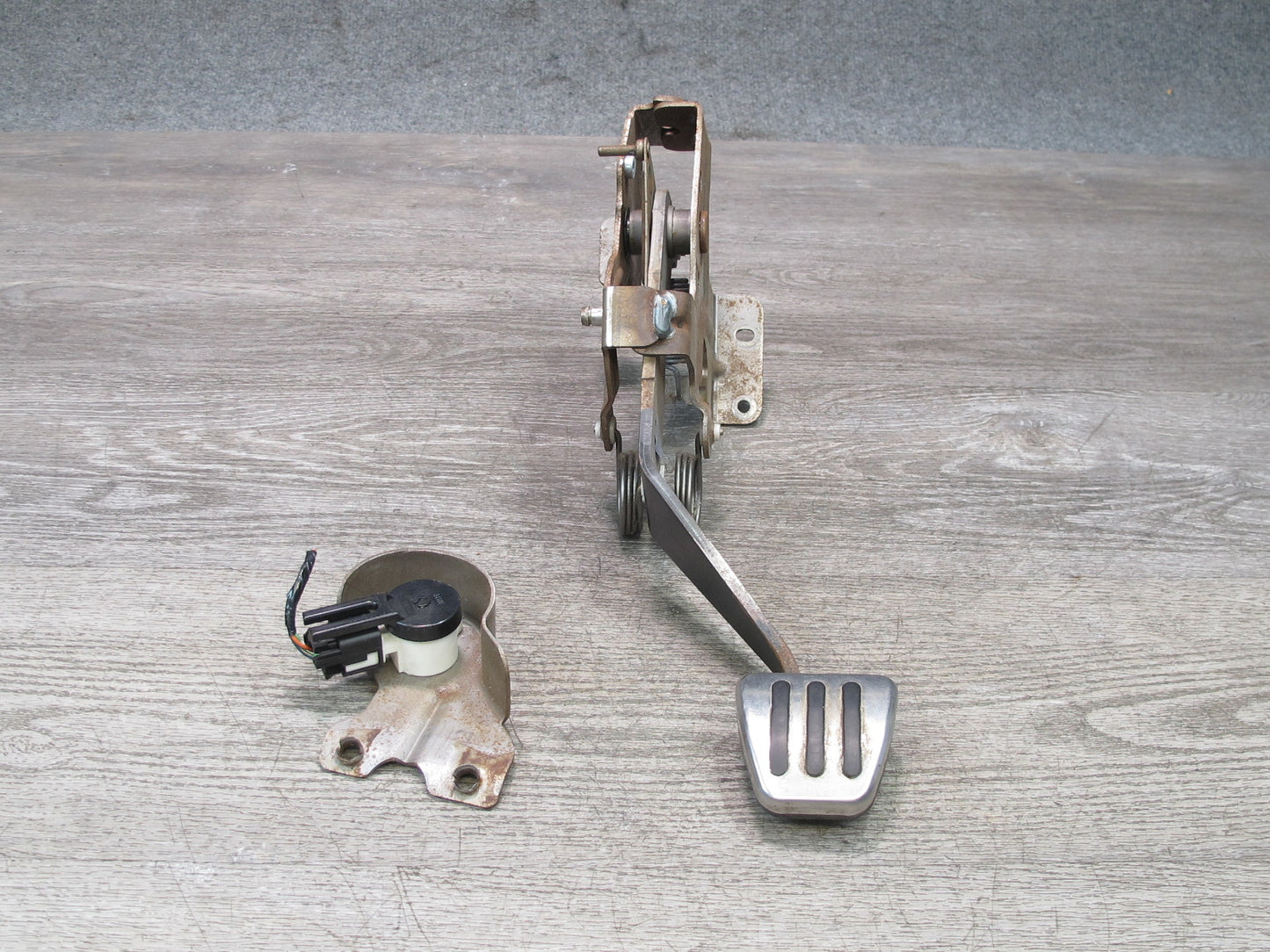 07-10 Saturn SKY M/T Transmission Clutch Brake Gas Acceleration Pedal Set OEM