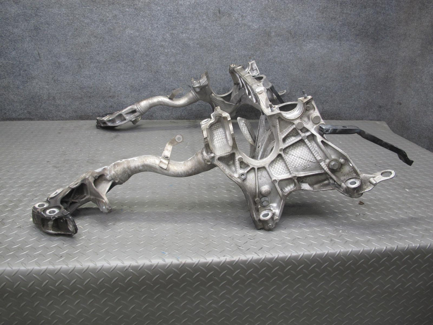 2015-2018 Porsche Macan 95B Front Suspension Crossmember Carrier 95B399315B