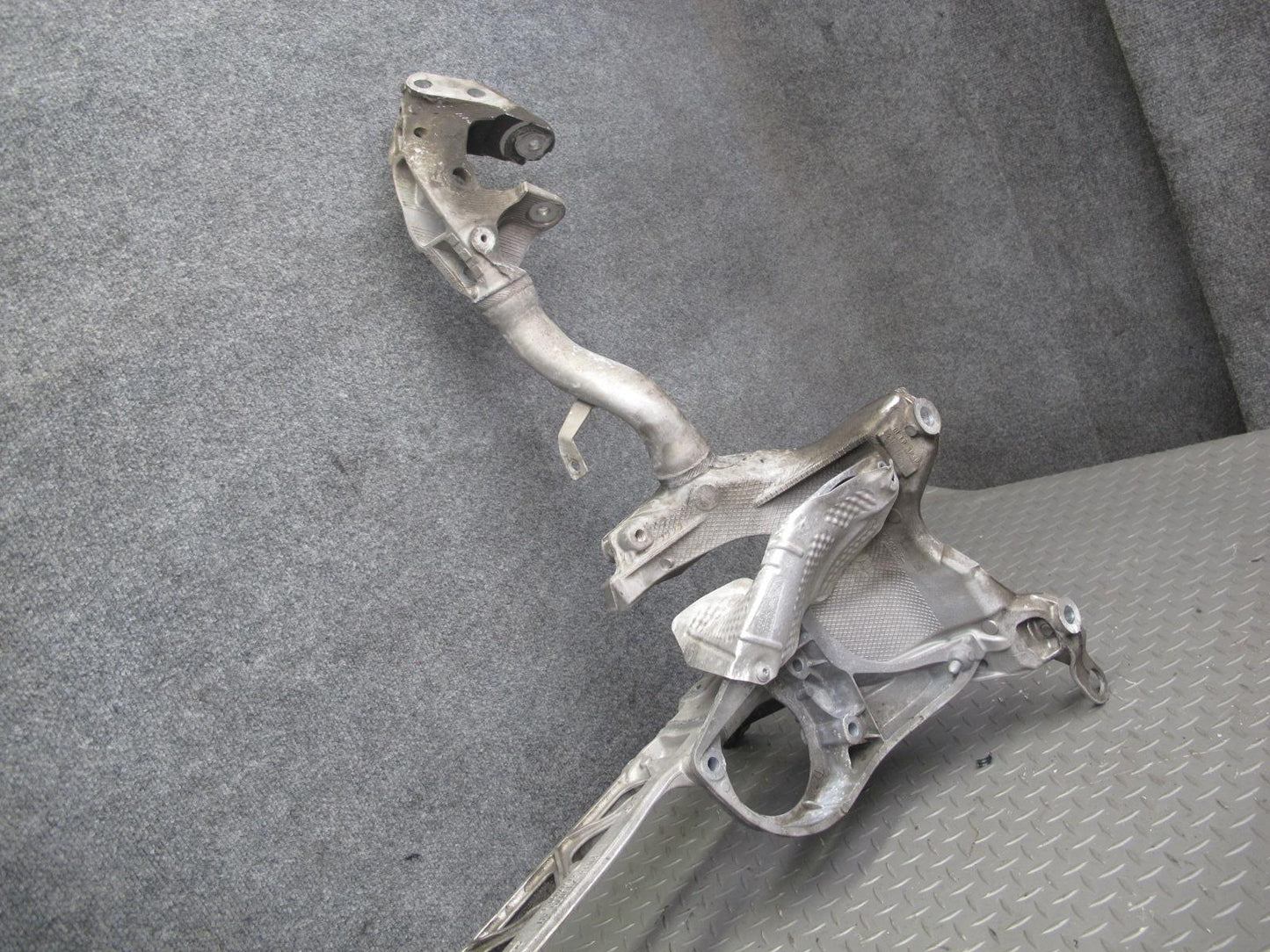 2015-2018 Porsche Macan 95B Front Suspension Crossmember Carrier 95B399315B