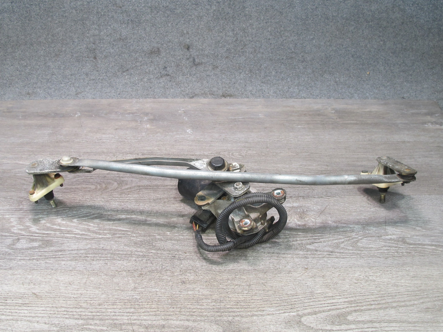 90-96 Nissan Z32 300ZX 2+0 Windshield Wiper Transmission Linkage w Motor OEM