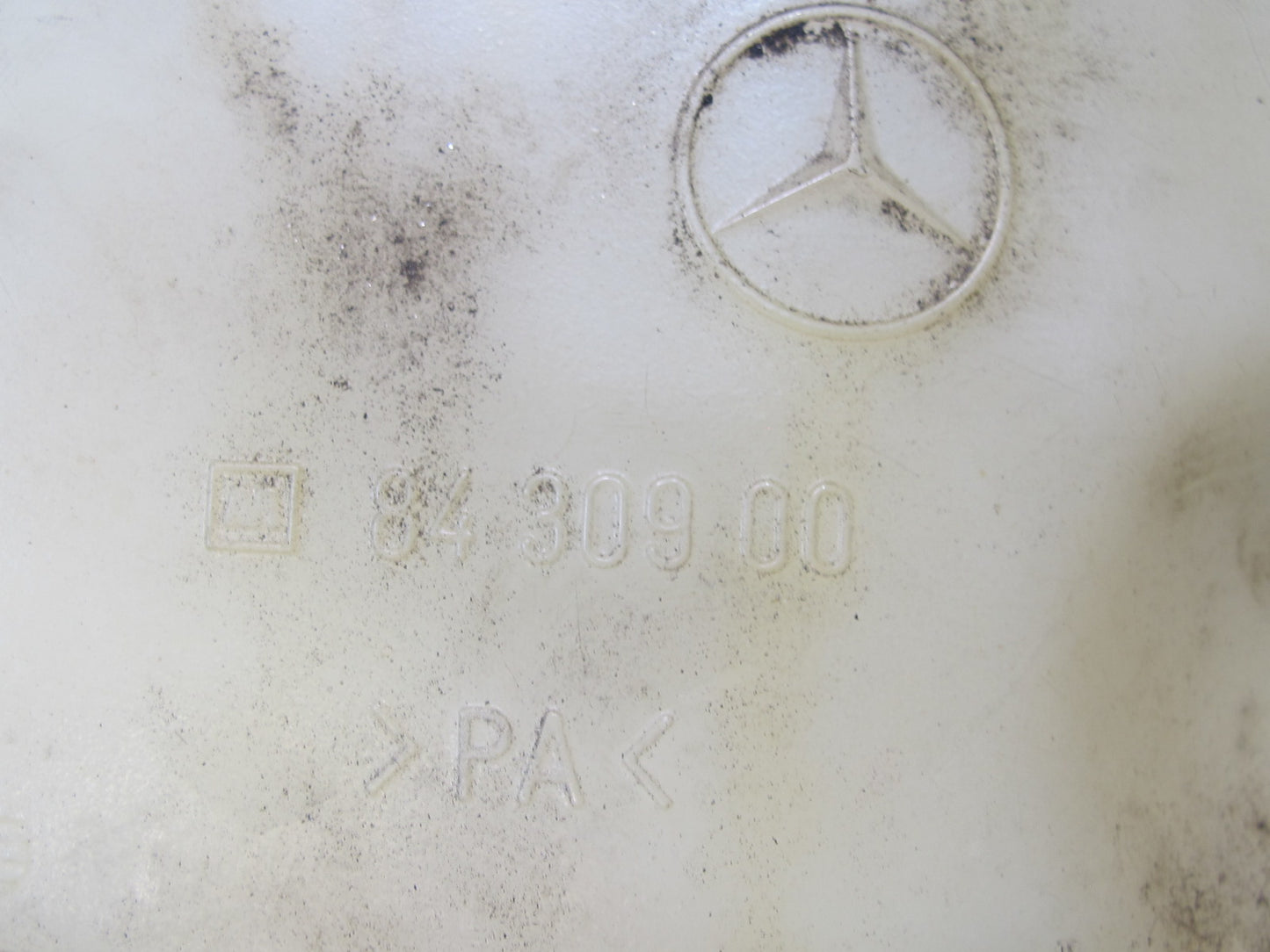 96-99 Mercedes W140 C140 CL Hydraulic Suspension Reservoir Bottle Tank OEM