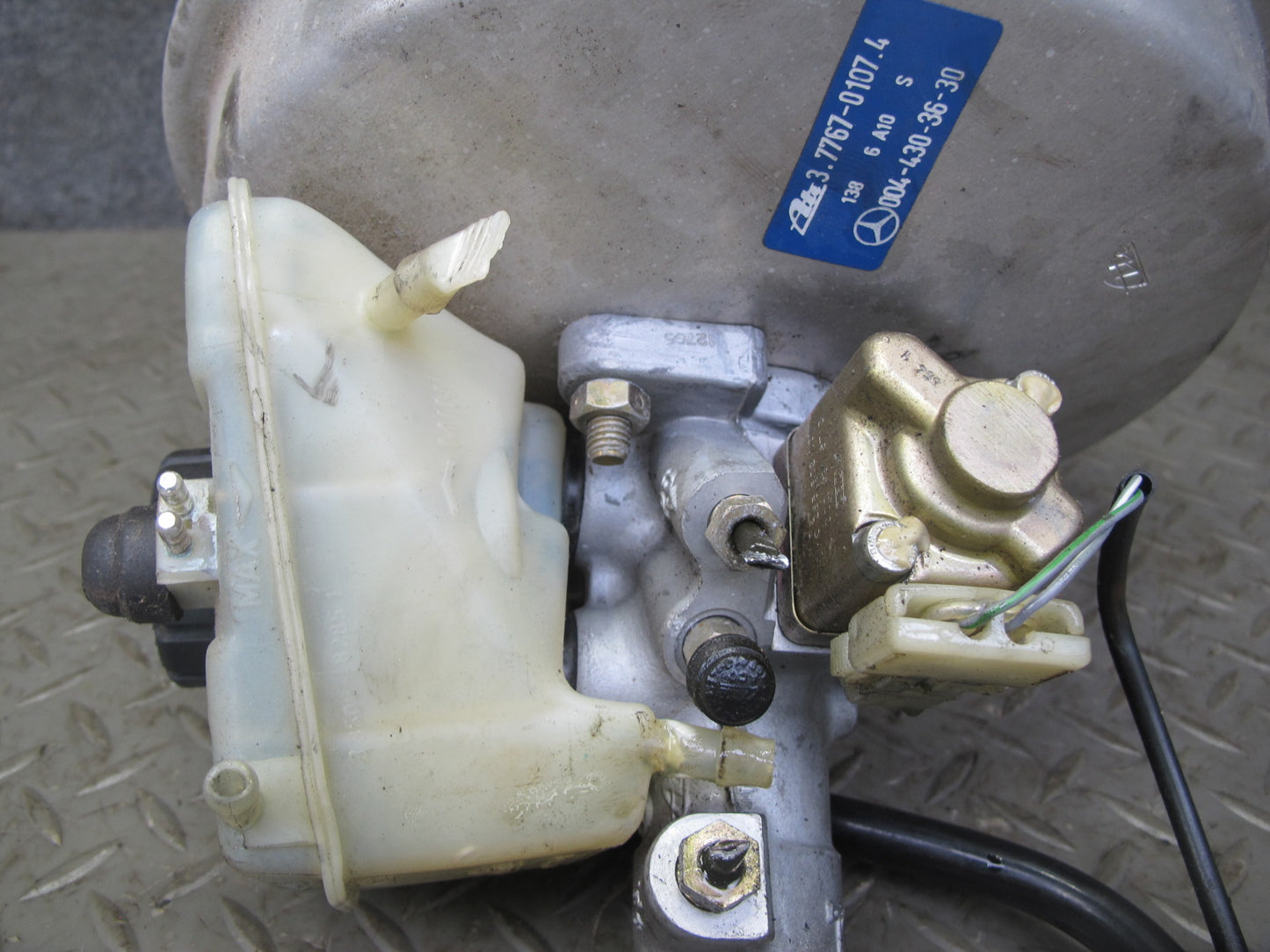 96-99 Mercedes W140 C140 CL Coupe Brake Master Cylinder Booster Reservoir OEM