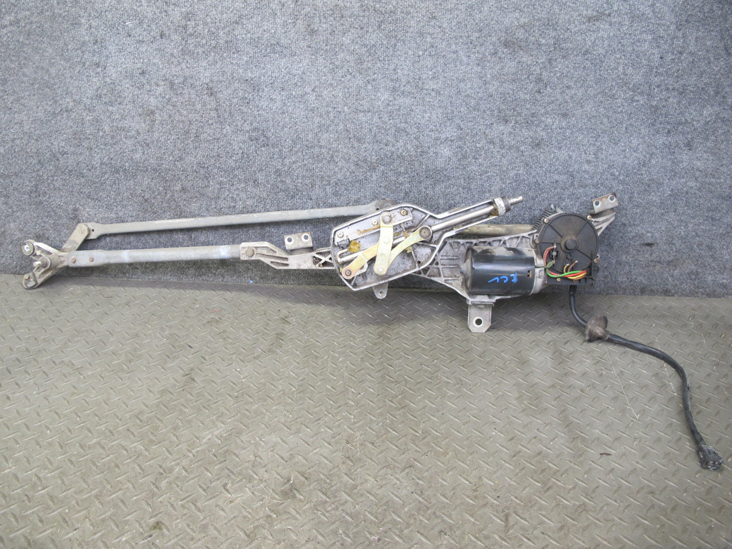 96-99 Mercedes W140 C140 CL Windshield Wiper Transmission Linkage w Motor OEM