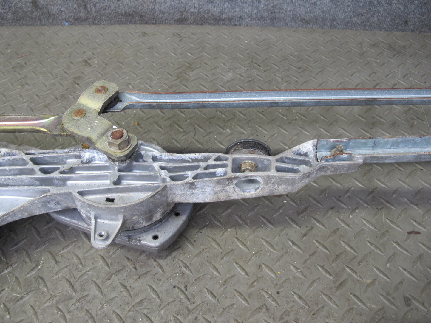 96-99 Mercedes W140 C140 CL Windshield Wiper Transmission Linkage w Motor OEM