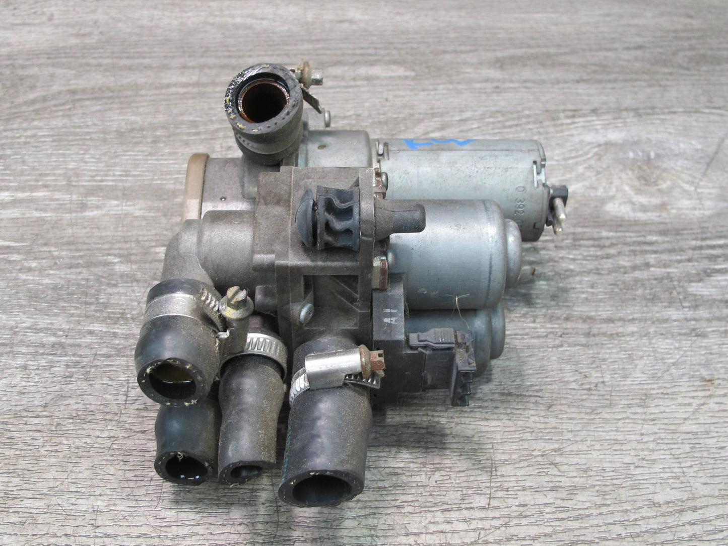96-99 Mercedes W140 C140 S-class Heater Control Water Valve 0018301484 OEM
