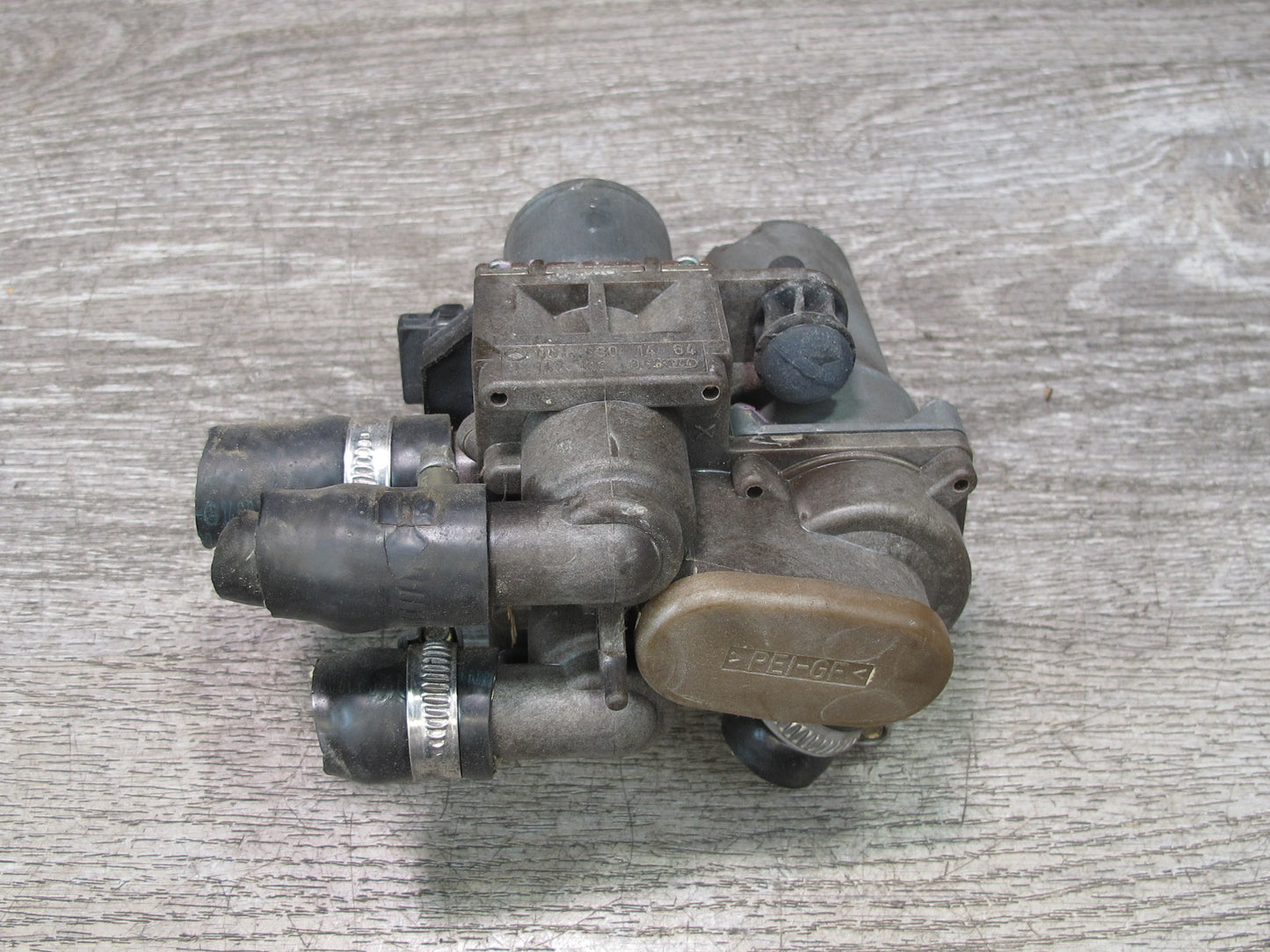 96-99 Mercedes W140 C140 S-class Heater Control Water Valve 0018301484 OEM
