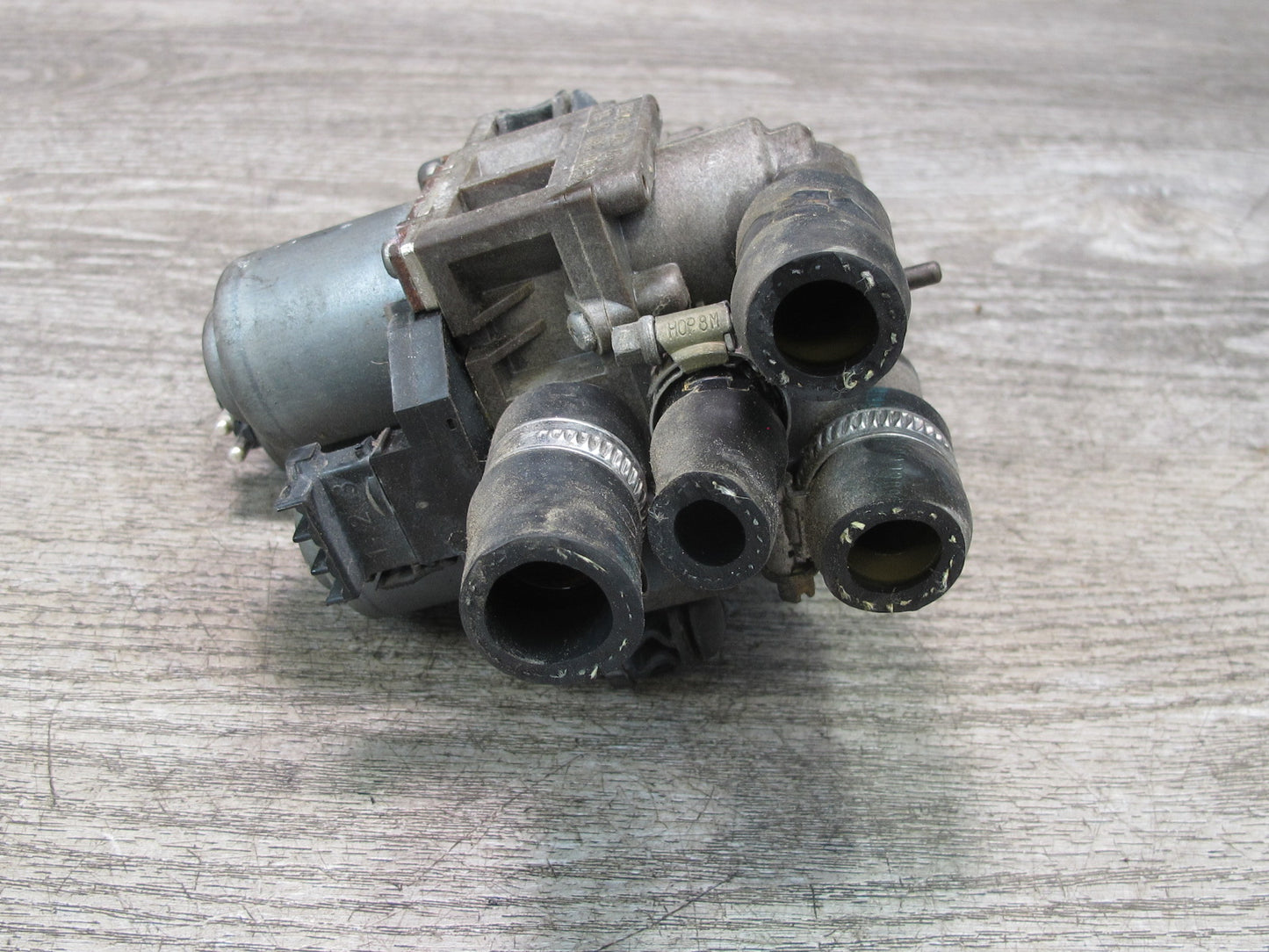 96-99 Mercedes W140 C140 S-class Heater Control Water Valve 0018301484 OEM