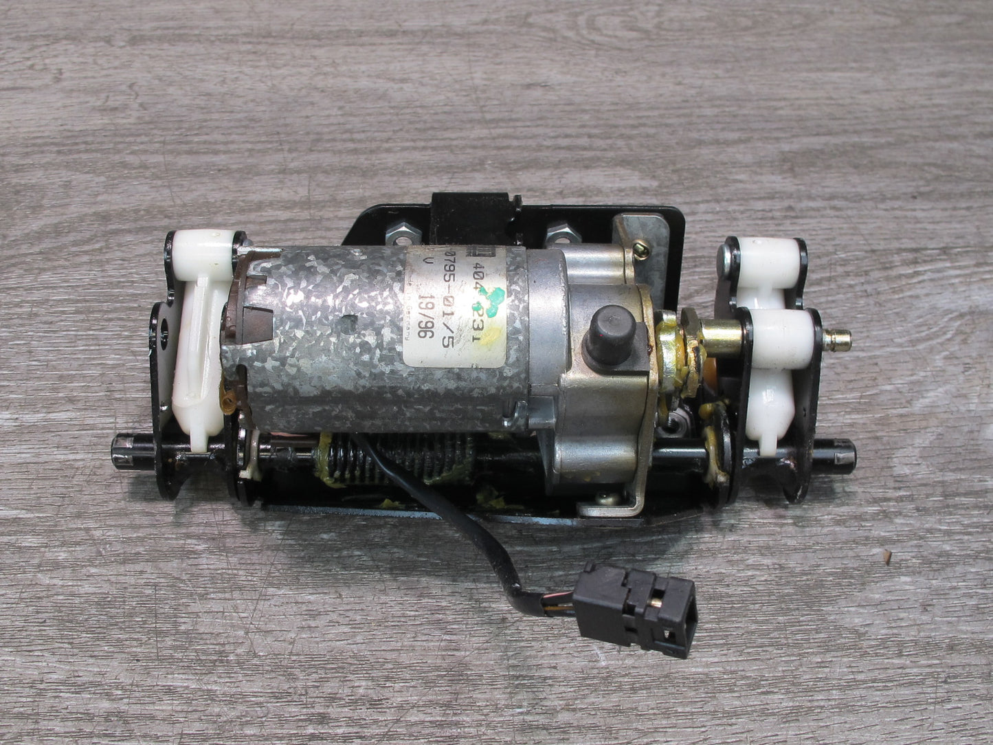 96-99 Mercedes W140 C140 Cl-class Coupe Rear Seat Headrest Motor 1409700825 OEM