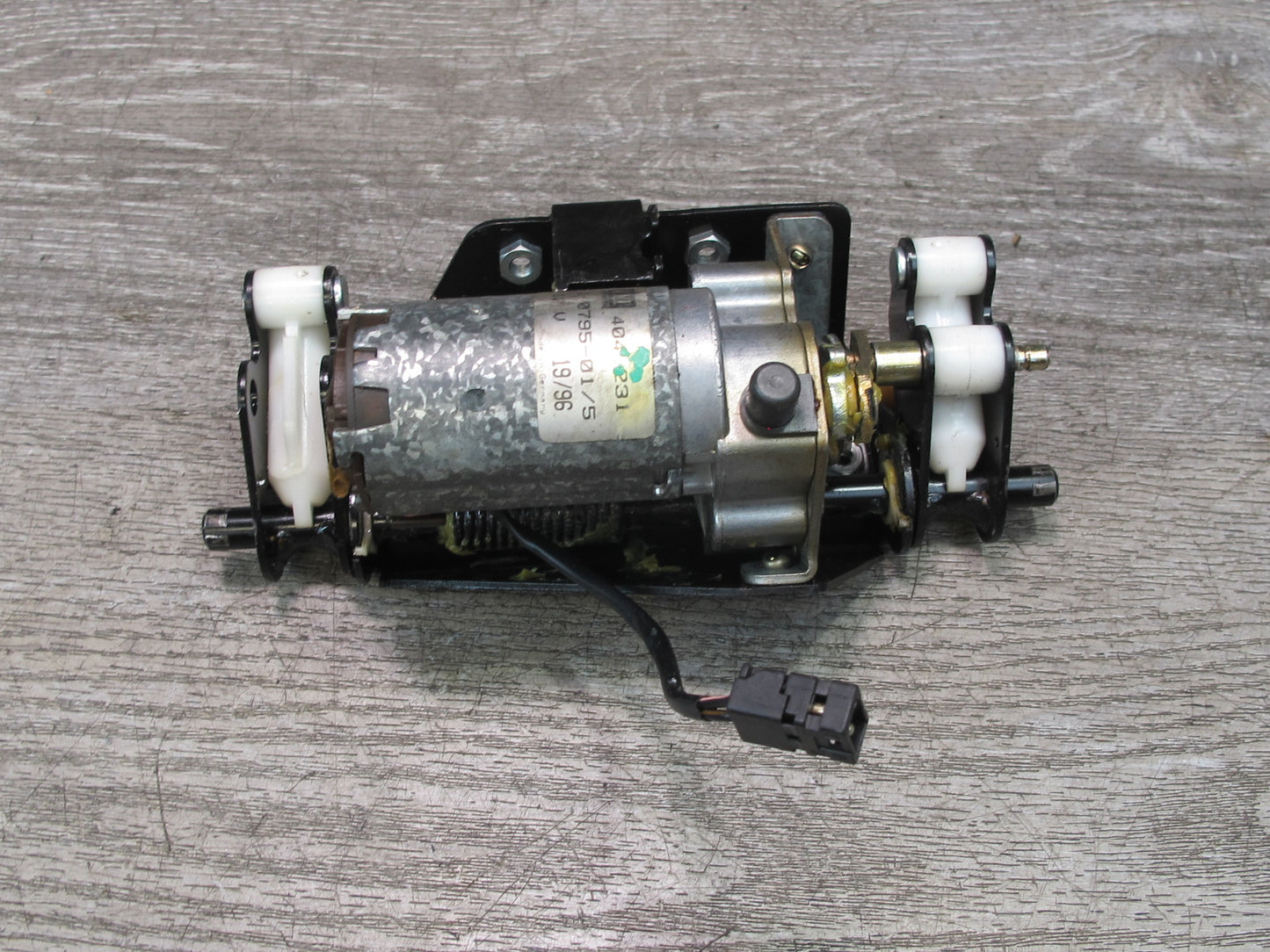96-99 Mercedes W140 C140 Cl-class Coupe Rear Seat Headrest Motor 1409700825 OEM