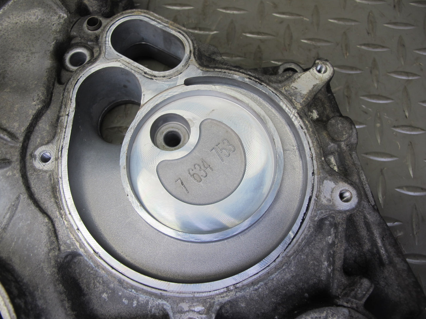 2010-2014 BMW E71 E72 X6 X6M X6M 4.4L Engine Lower Timing Cover 7553364