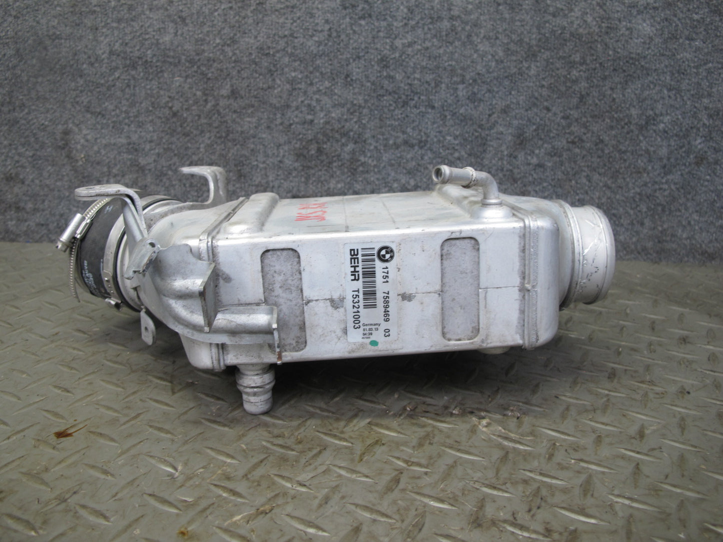 2010-2014 BMW E70 E71 X5M X6M 4.4L Right Intercooler Unit 7589469