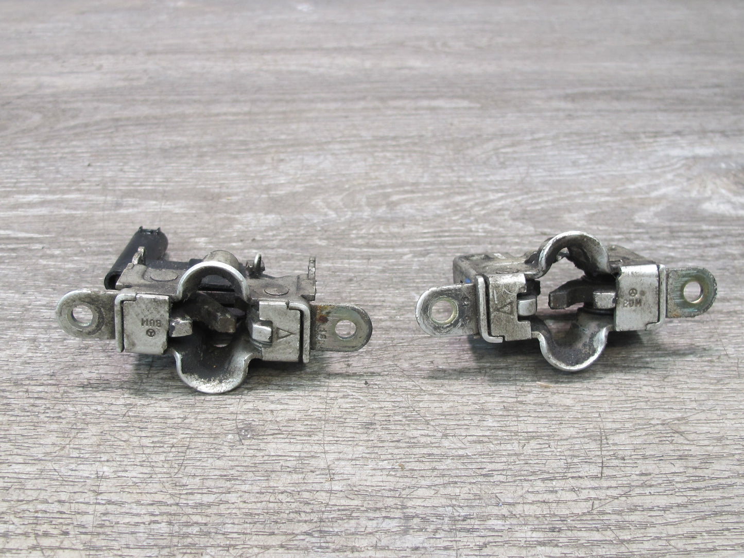 96-99 Mercedes W140 C140 CL Set of 2 Front Left & Right Hood Lock Latch OEM
