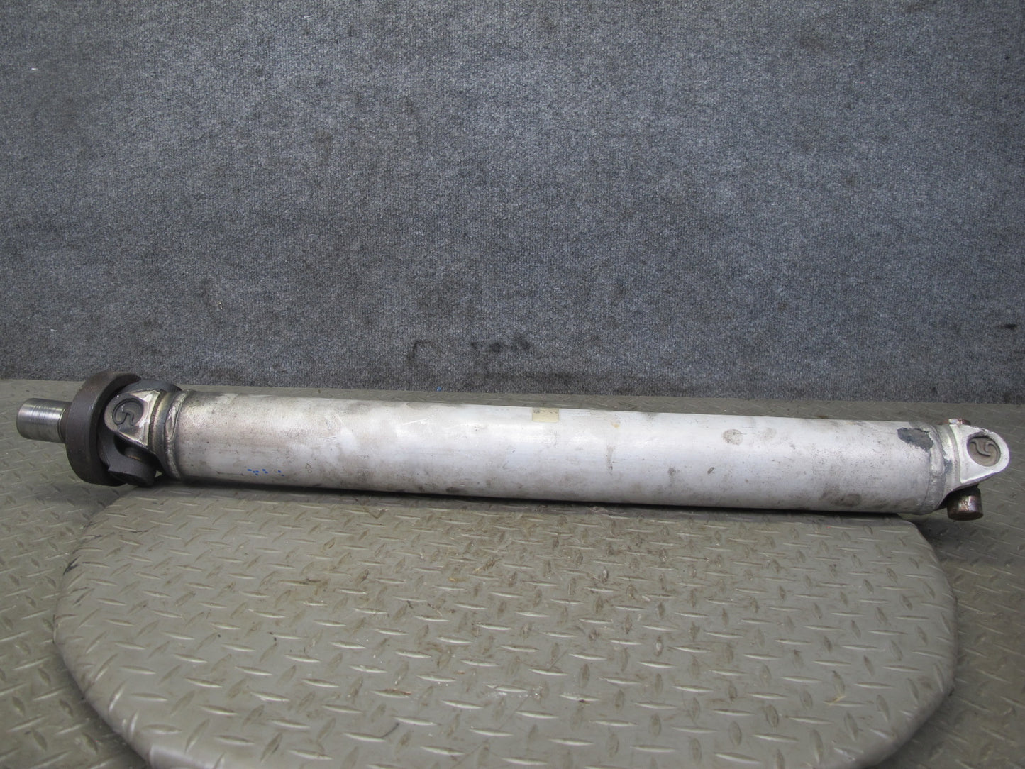84-96 Chevrolet Corvette C4 Rear A/T Driveshaft Drive Shaft 10054289 OEM