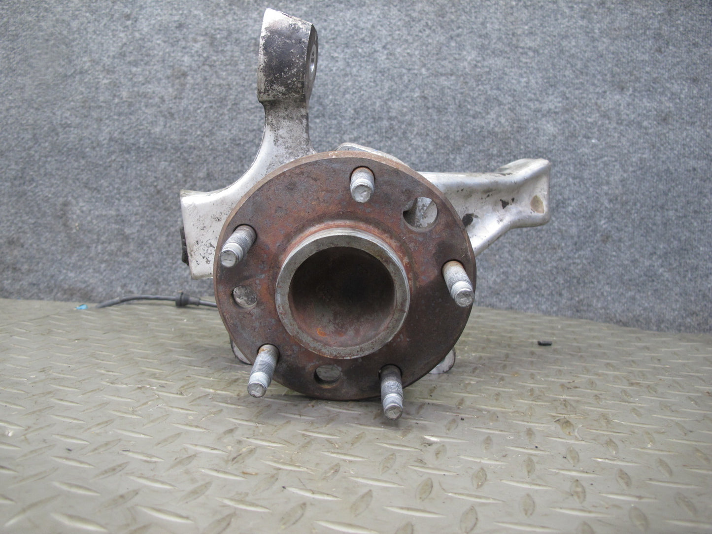 91-96 Chevrolet Corvette C4 Front Left Spindle Knuckle Wheel Hub Bearing OEM