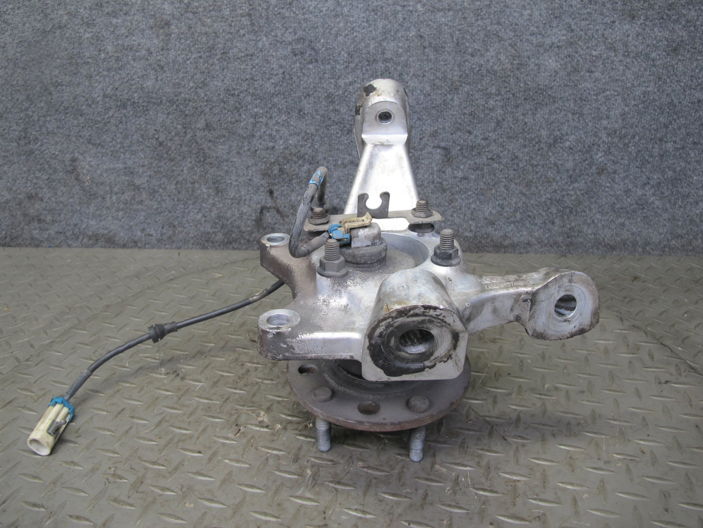 91-96 Chevrolet Corvette C4 Front Left Spindle Knuckle Wheel Hub Bearing OEM