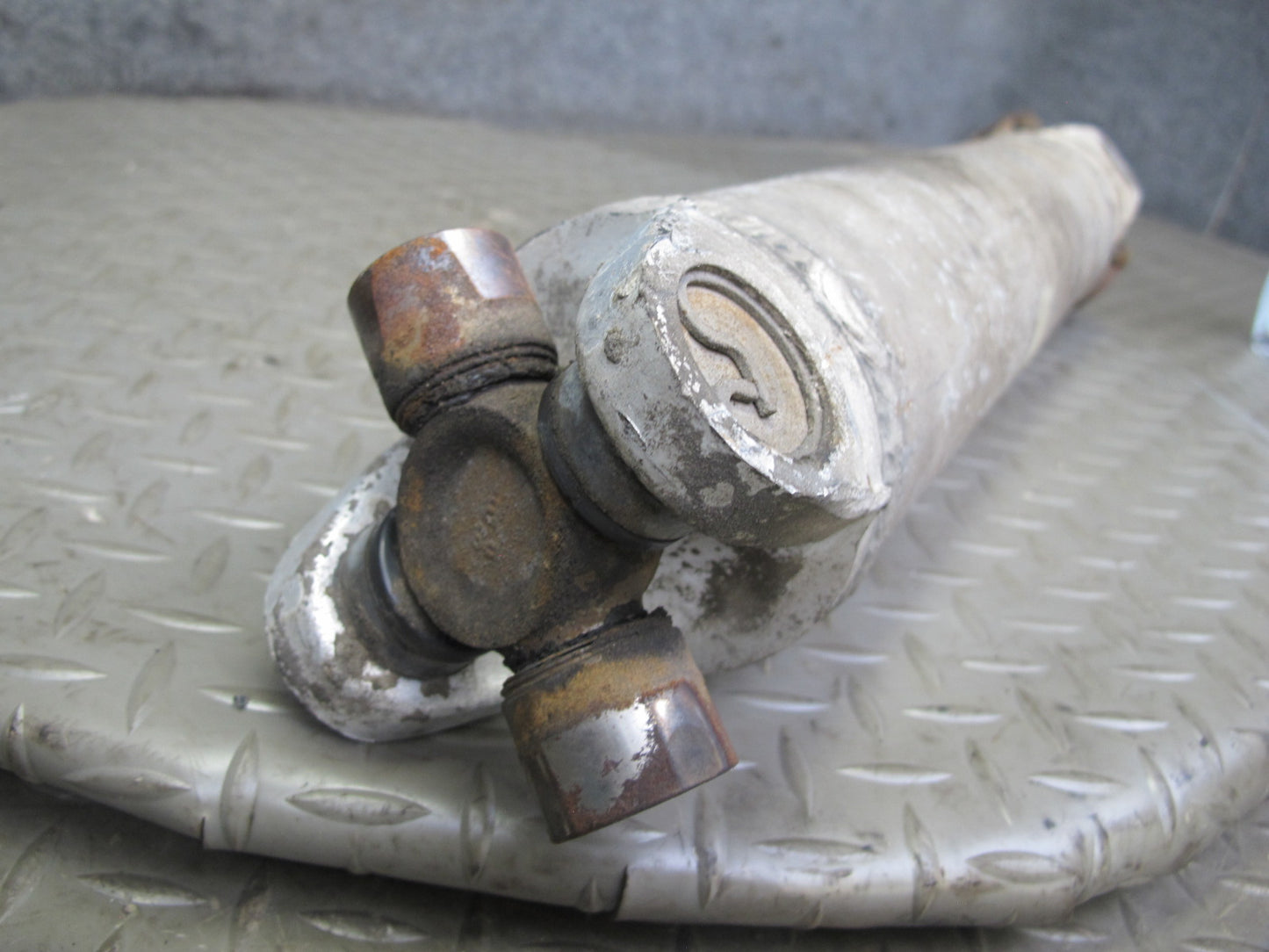 84-96 Chevrolet Corvette C4 A/T Rear Left or Right Half Axle Shaft 10223032 OEM