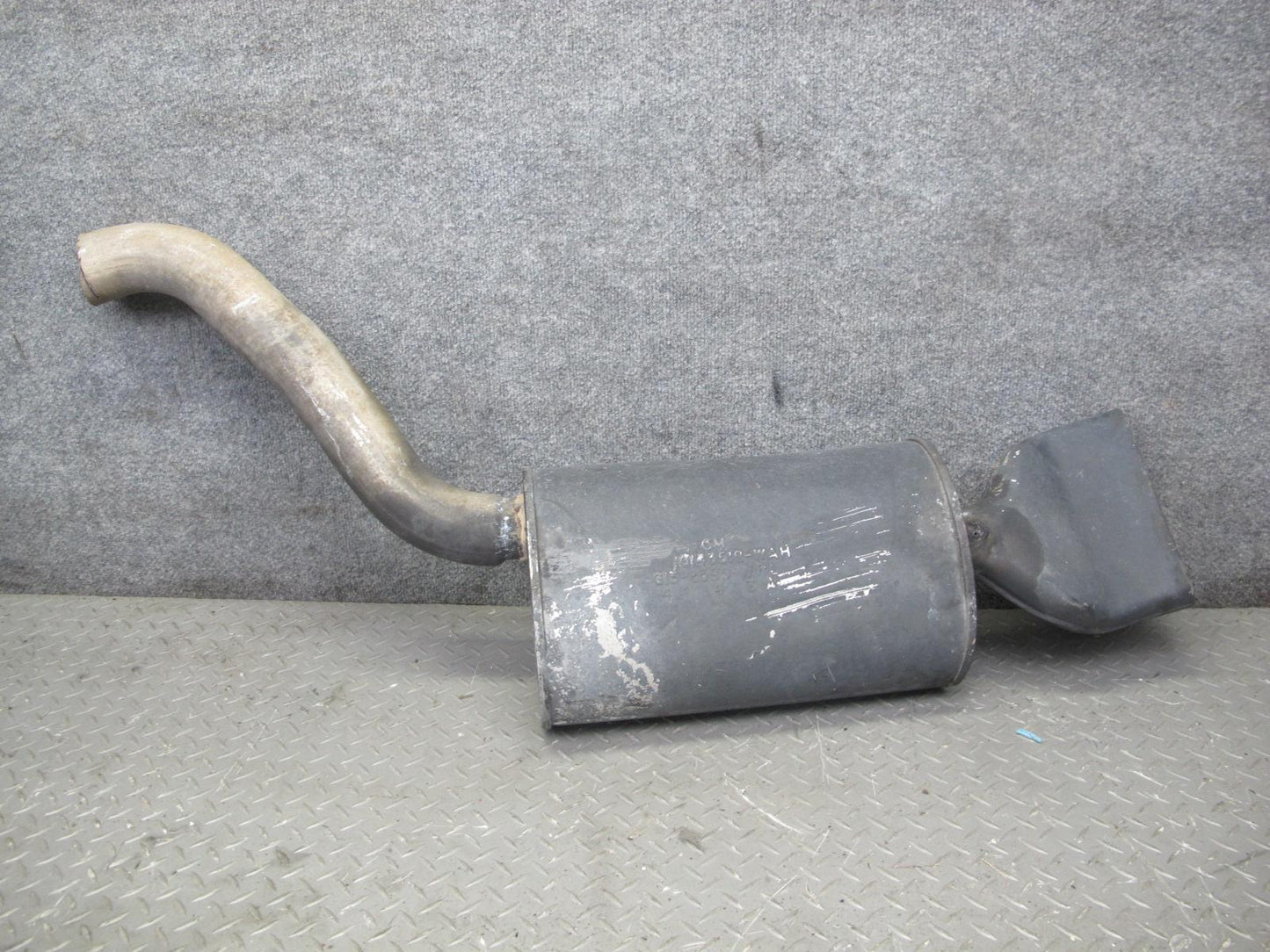 92-96 Chevrolet Corvette C4 Rear Right Exhaust Muffler 10143518 OEM