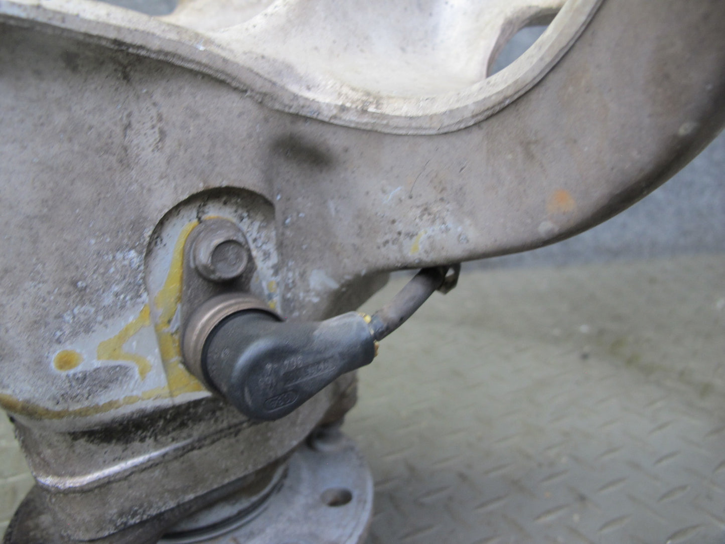 88-96 Chevrolet Corvette C4 Rear Right Spindle Knuckle Wheel Hub Bearing OEM