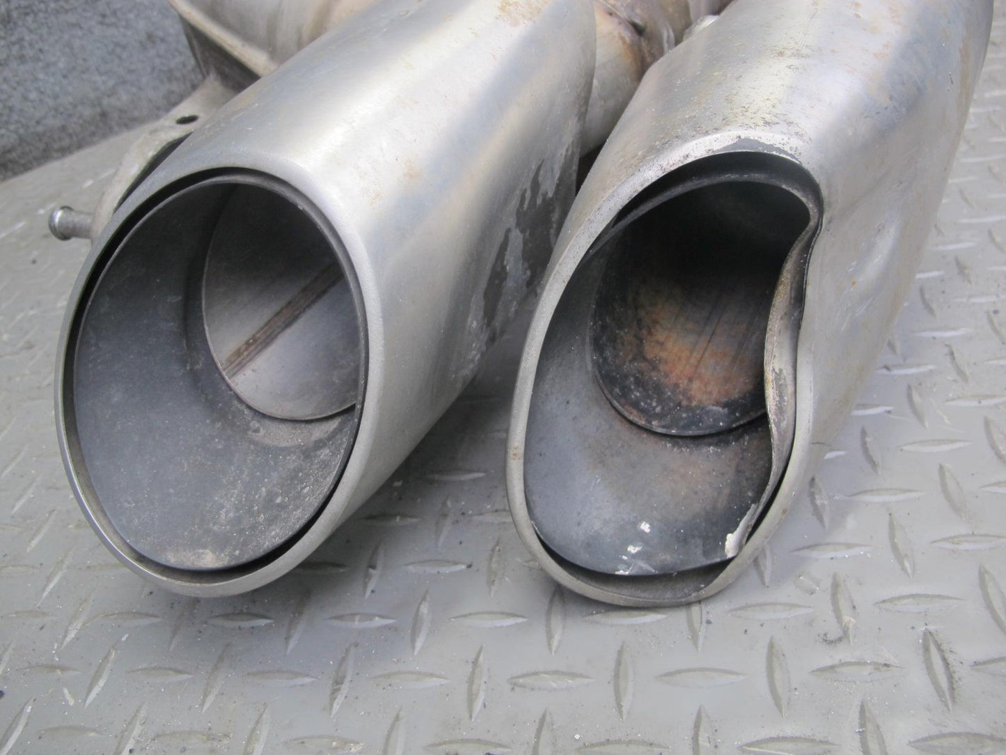 2015-2018 Porsche Macan S 3.0L 95B Rear Left Exhaust Muffler w Tips 95B253611M