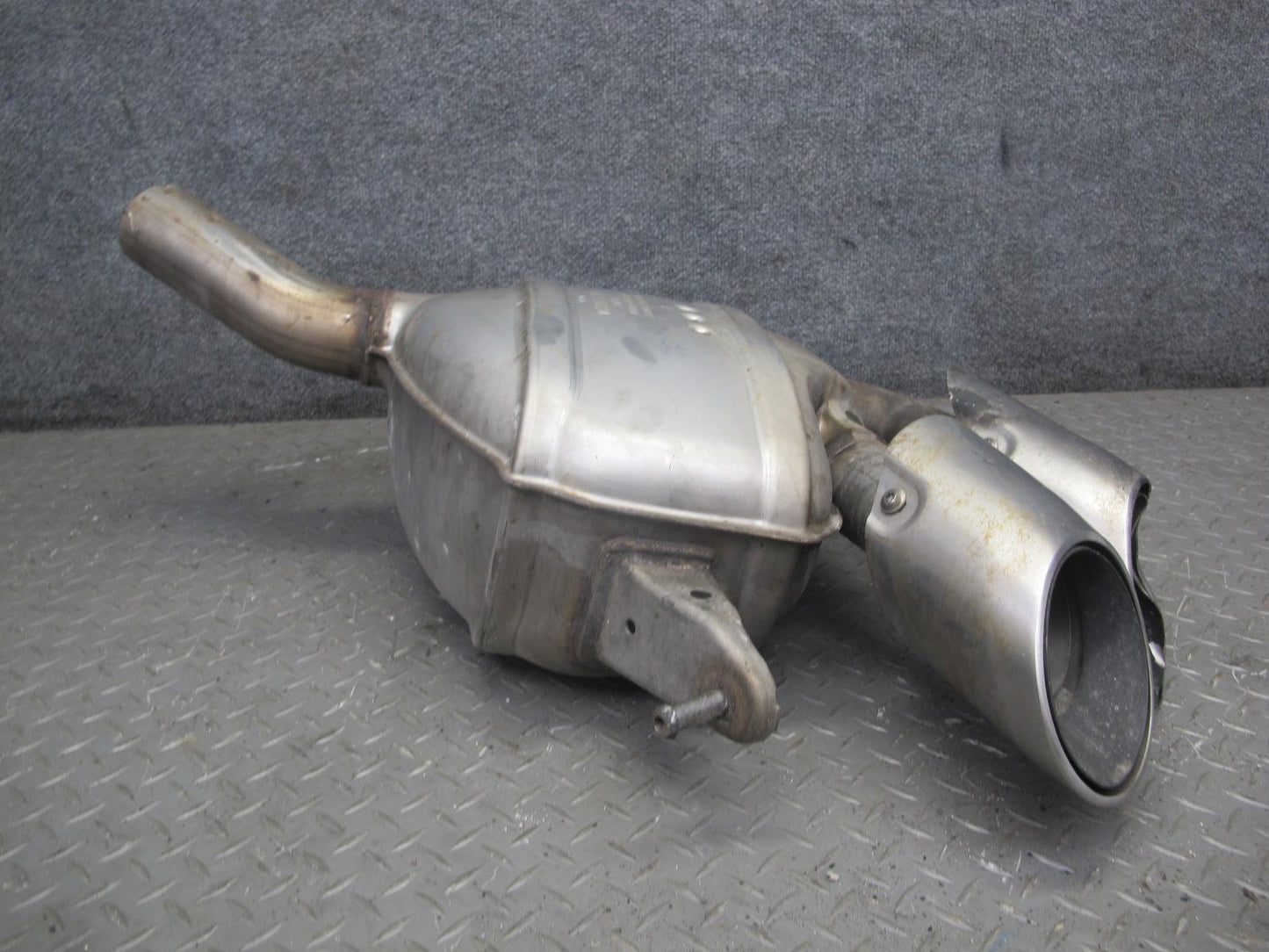 2015-2018 Porsche Macan S 3.0L 95B Rear Left Exhaust Muffler w Tips 95B253611M