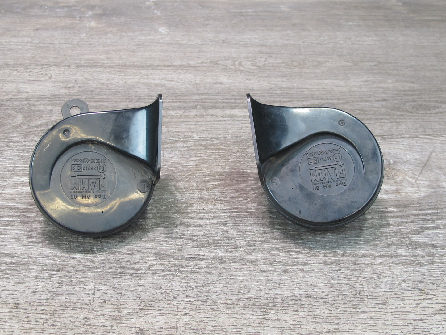 96-99 Mercedes W140 C140 CL Set of 2 High & Low Tone Note Pitch Horn Signal OEM