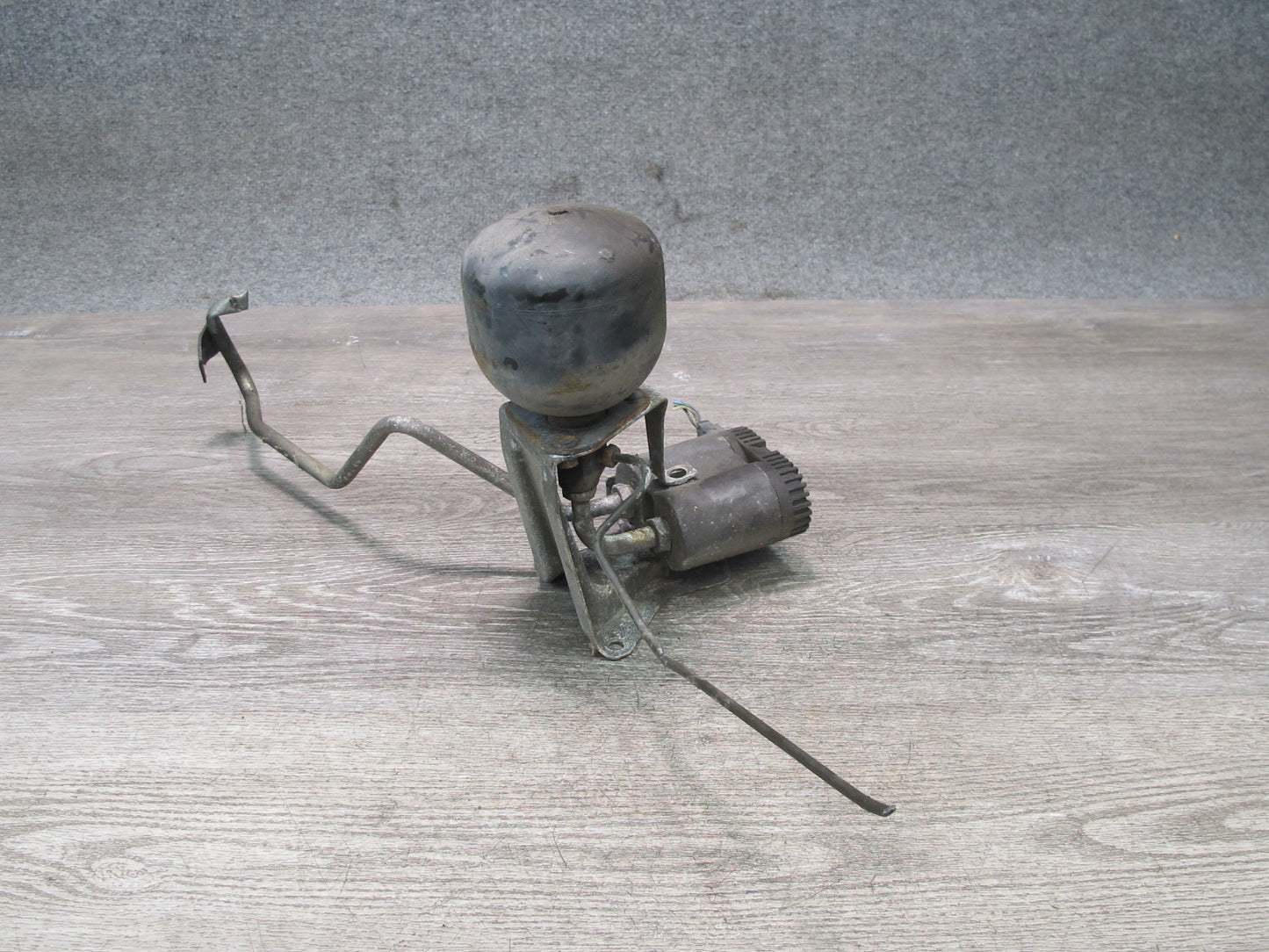 96-99 Mercedes W140 C140 Coupe Rear Suspension Accumulator w Damping Valve OEM