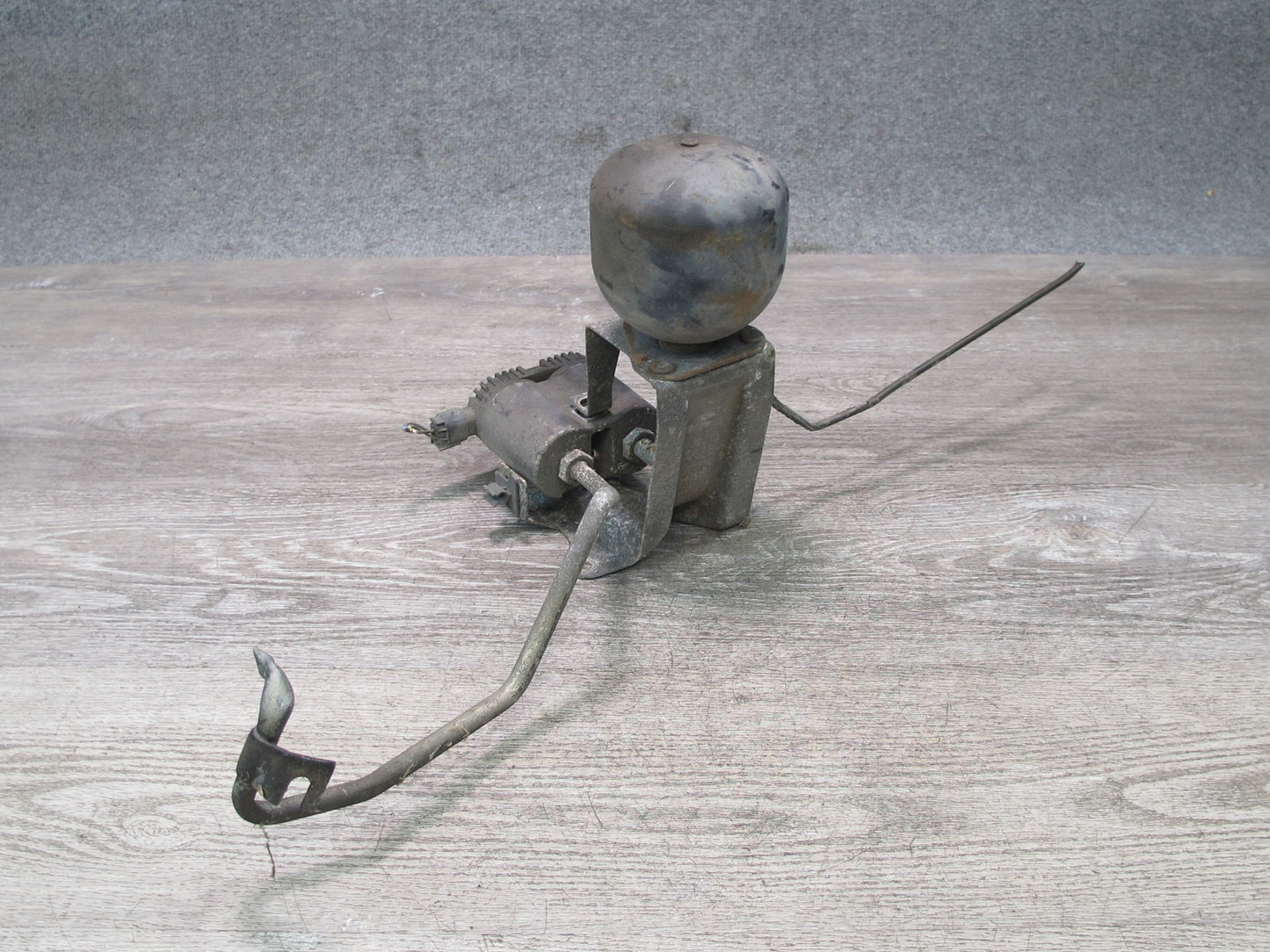 96-99 Mercedes W140 C140 Coupe Rear Suspension Accumulator w Damping Valve OEM