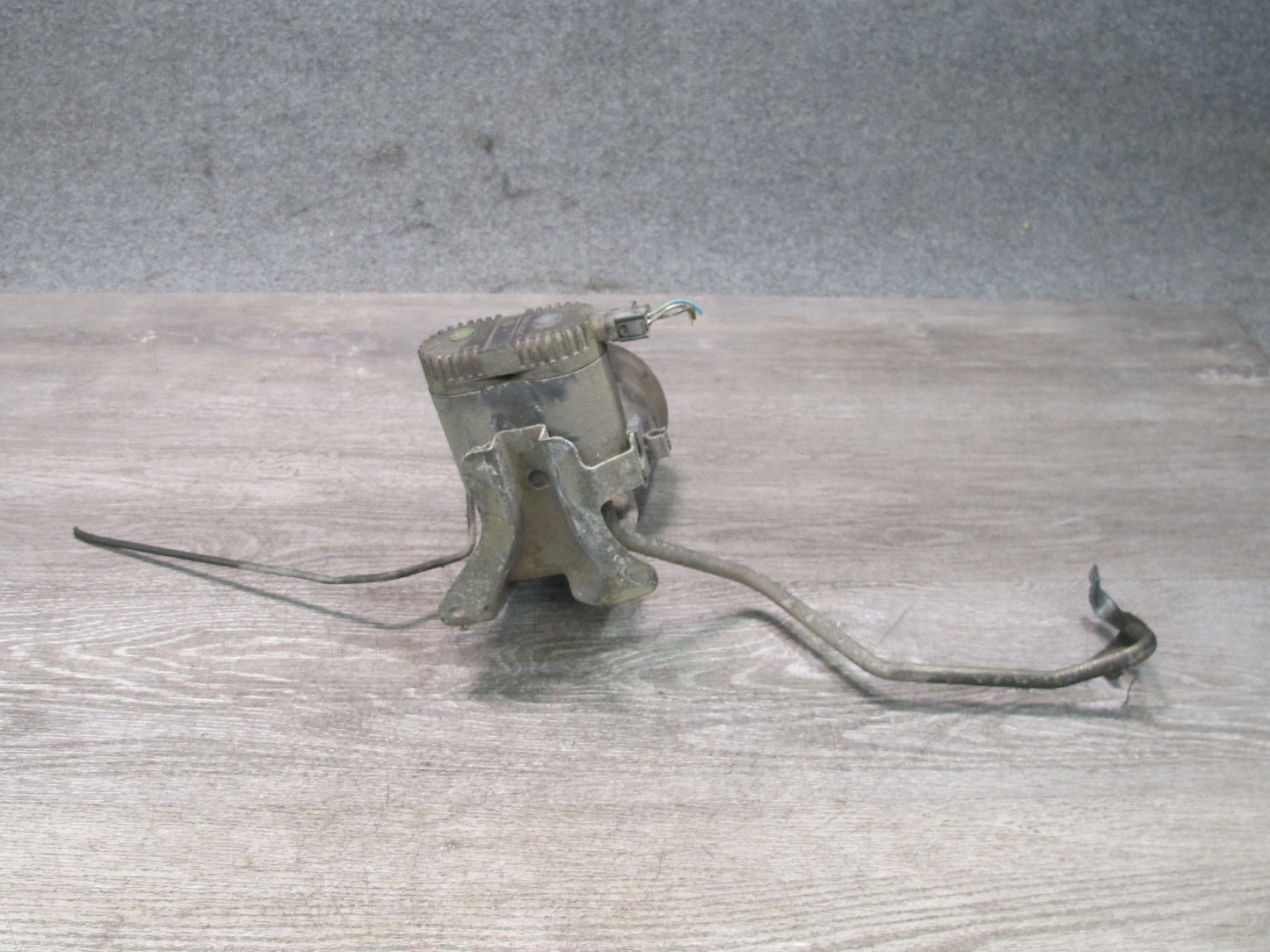 96-99 Mercedes W140 C140 Coupe Rear Suspension Accumulator w Damping Valve OEM