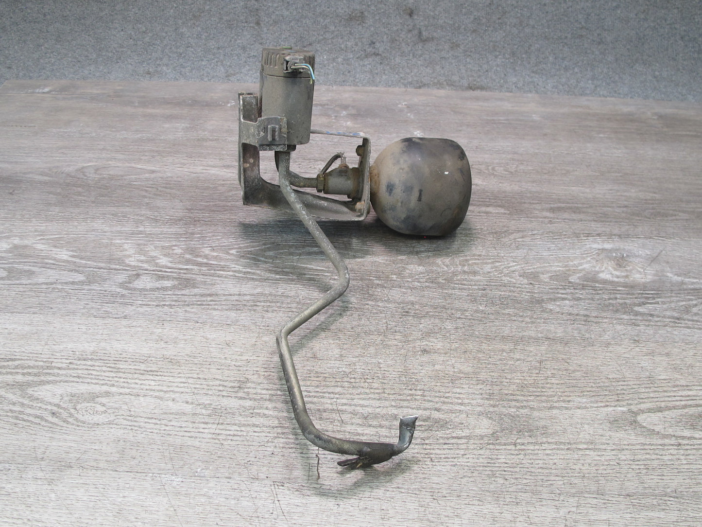 96-99 Mercedes W140 C140 Coupe Rear Suspension Accumulator w Damping Valve OEM