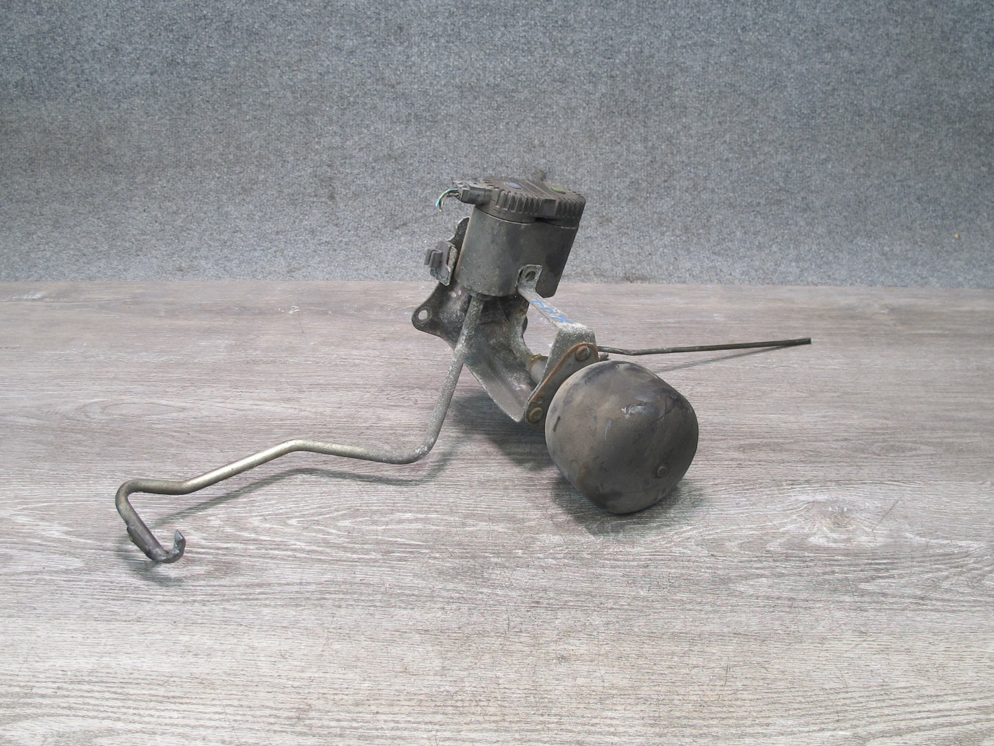 96-99 Mercedes W140 C140 Coupe Rear Suspension Accumulator w Damping Valve OEM