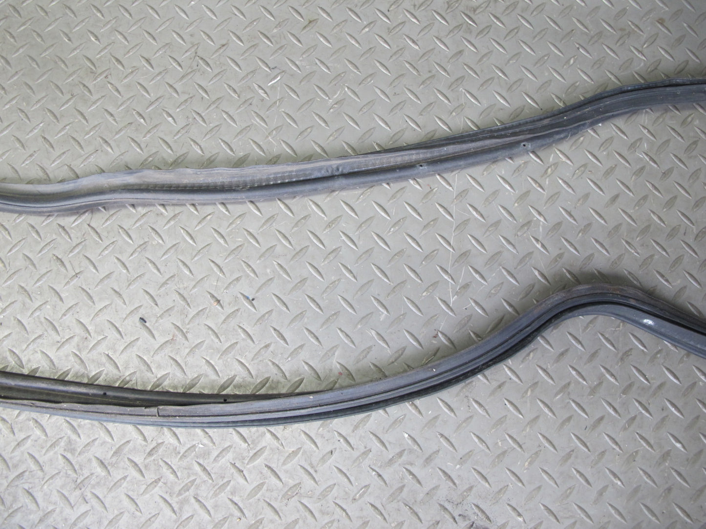 92-00 Lexus JZZ31L SC400 SC300 Rear Trunk Weatherstrip Rubber Seal Gasket OEM