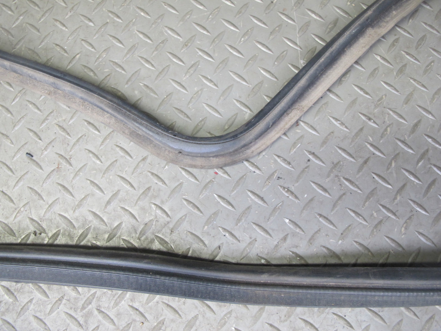 92-00 Lexus JZZ31L SC400 SC300 Rear Trunk Weatherstrip Rubber Seal Gasket OEM