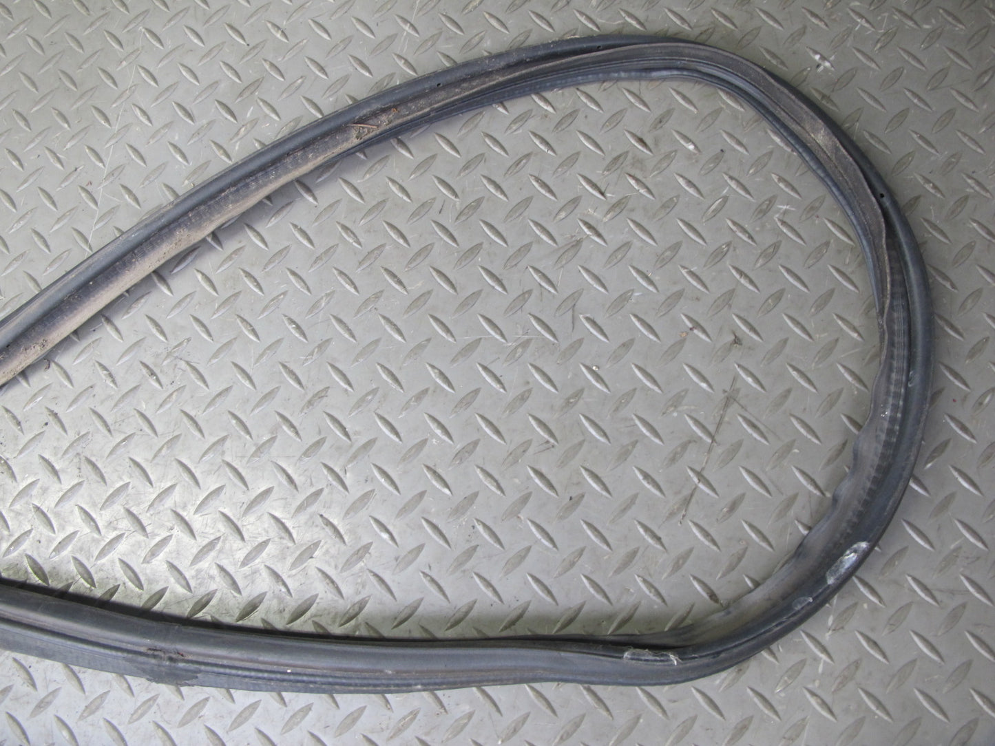 92-00 Lexus JZZ31L SC400 SC300 Rear Trunk Weatherstrip Rubber Seal Gasket OEM