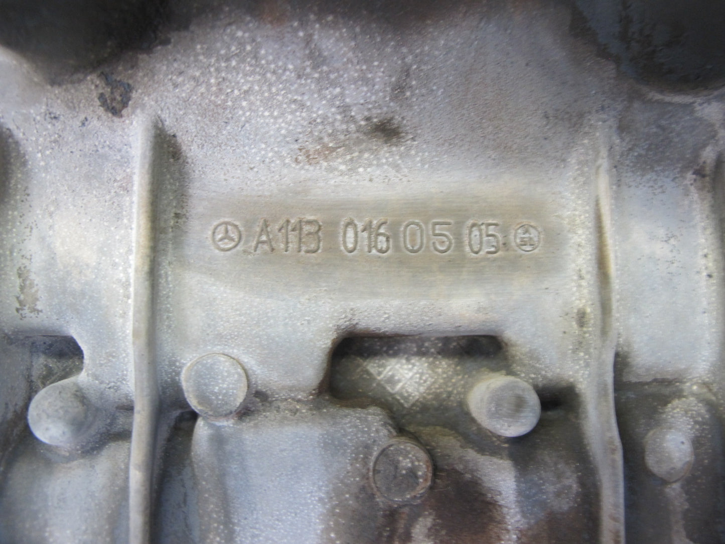 03-06 Mercedes R230 SL500 M113 Engine Right Side Cylinder Head Valve Cover OEM