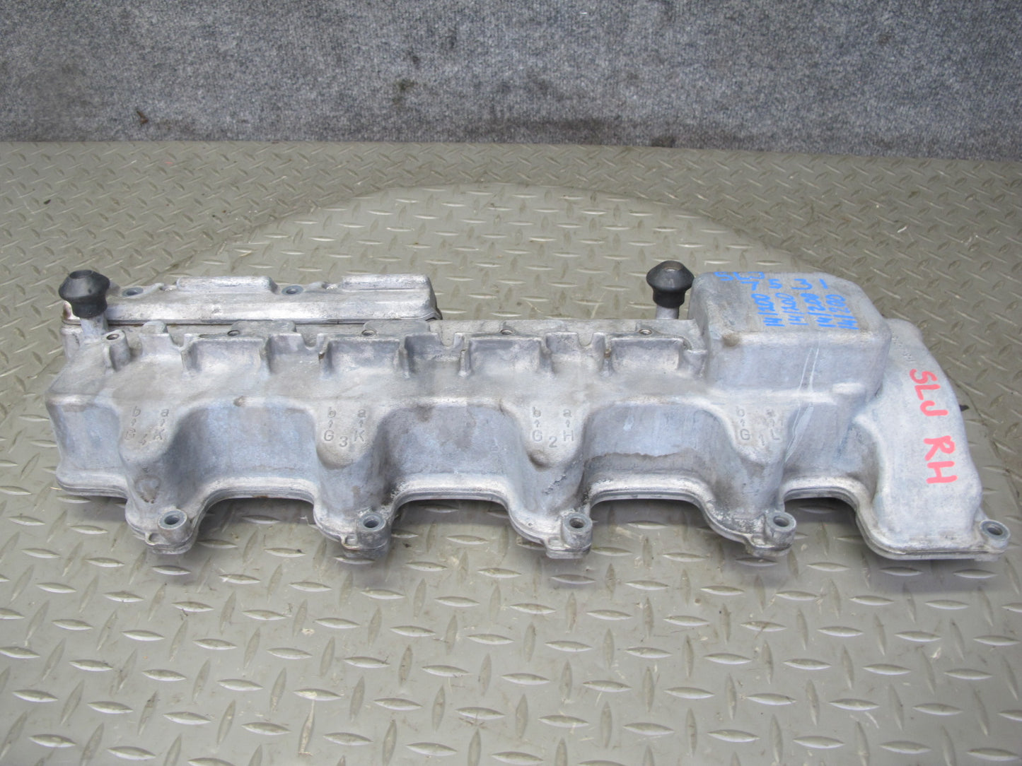 03-06 Mercedes R230 SL500 M113 Engine Right Side Cylinder Head Valve Cover OEM