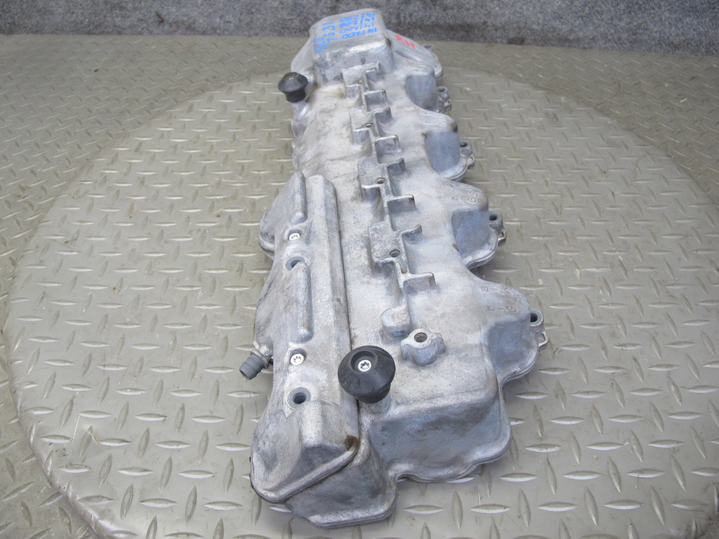 03-06 Mercedes R230 SL500 M113 Engine Right Side Cylinder Head Valve Cover OEM