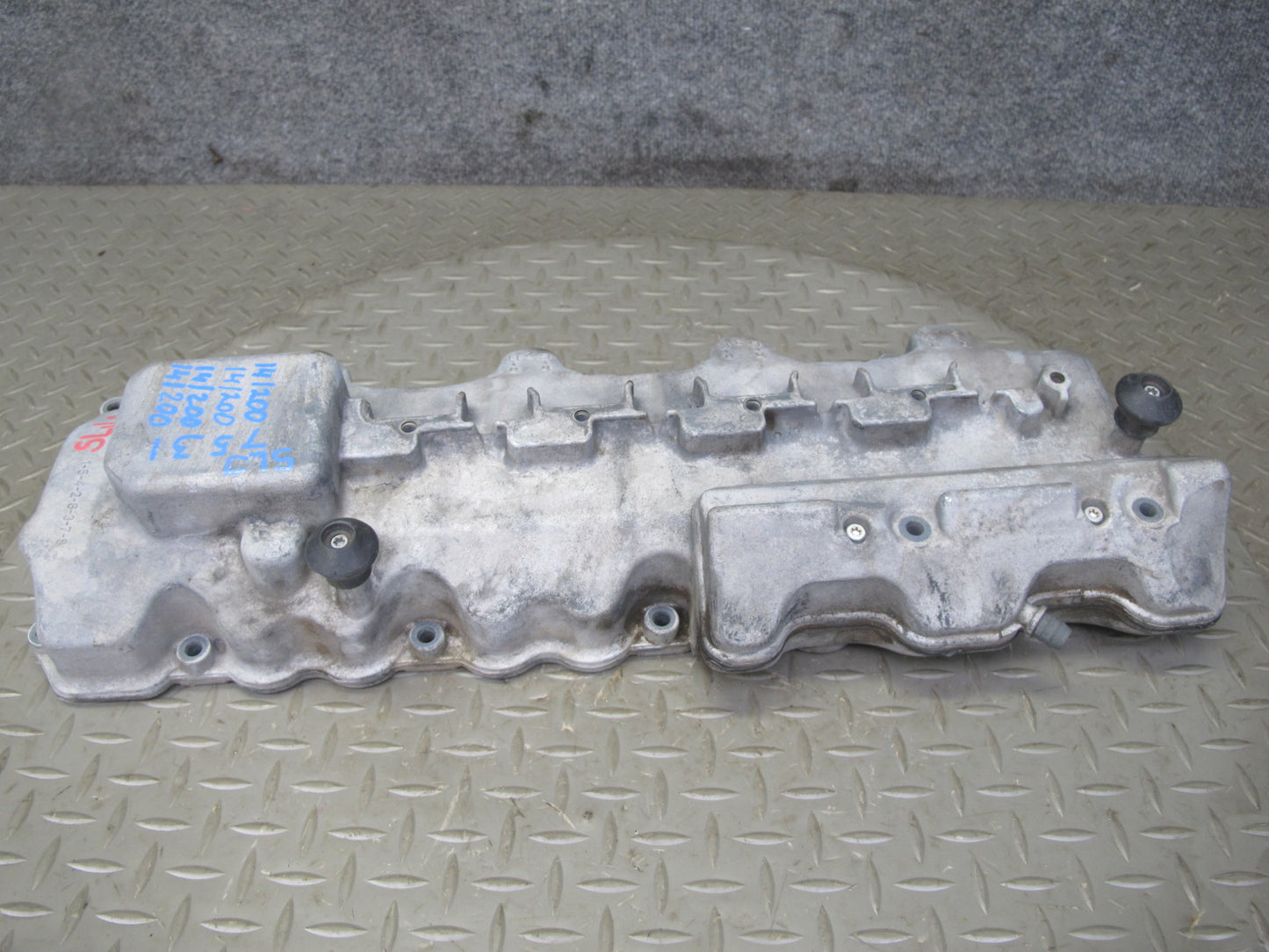 03-06 Mercedes R230 SL500 M113 Engine Right Side Cylinder Head Valve Cover OEM