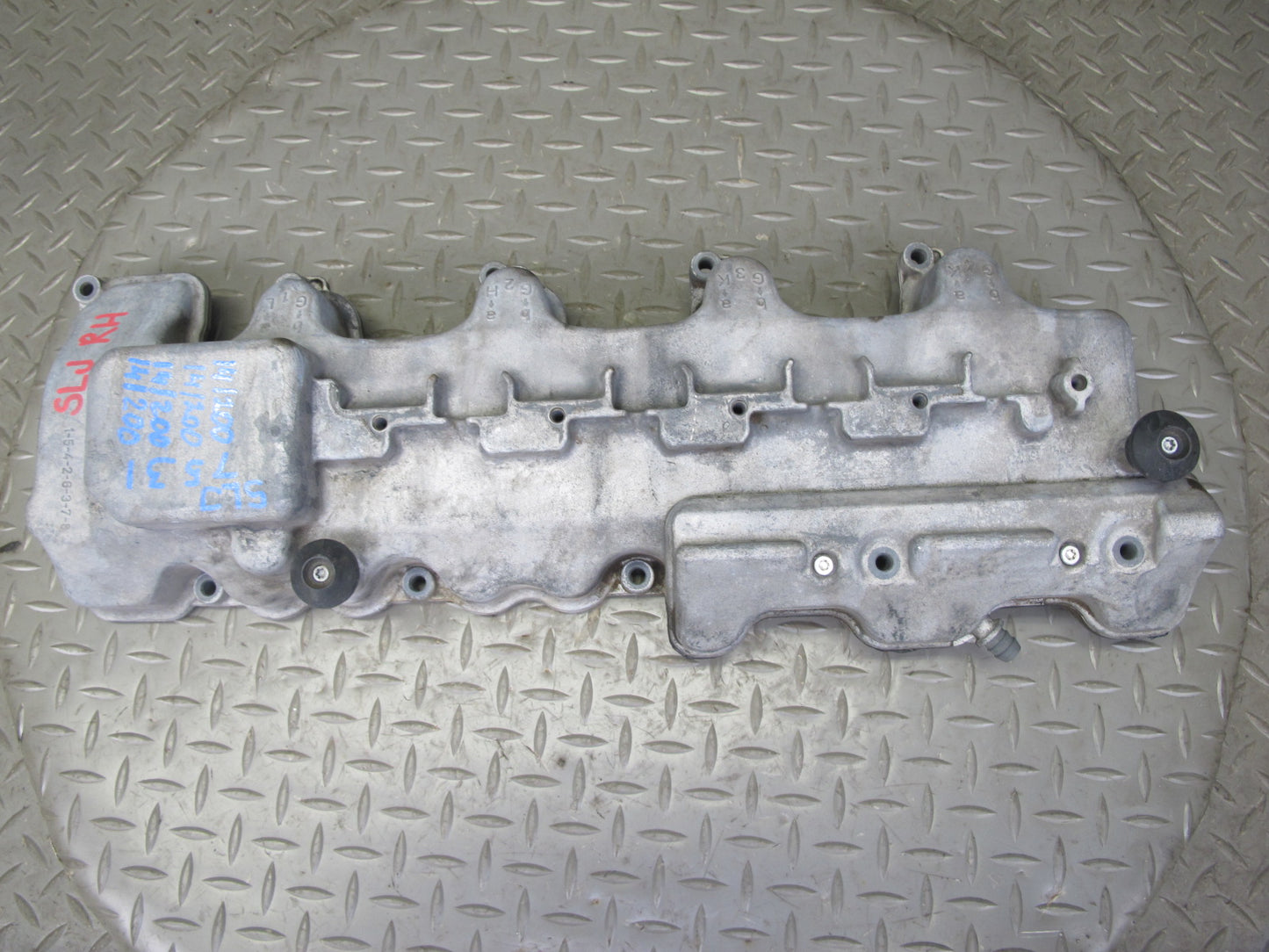 03-06 Mercedes R230 SL500 M113 Engine Right Side Cylinder Head Valve Cover OEM