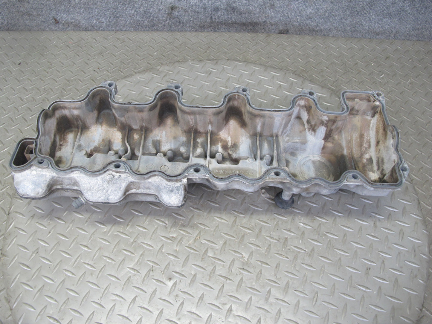 03-06 Mercedes R230 SL500 M113 Engine Right Side Cylinder Head Valve Cover OEM