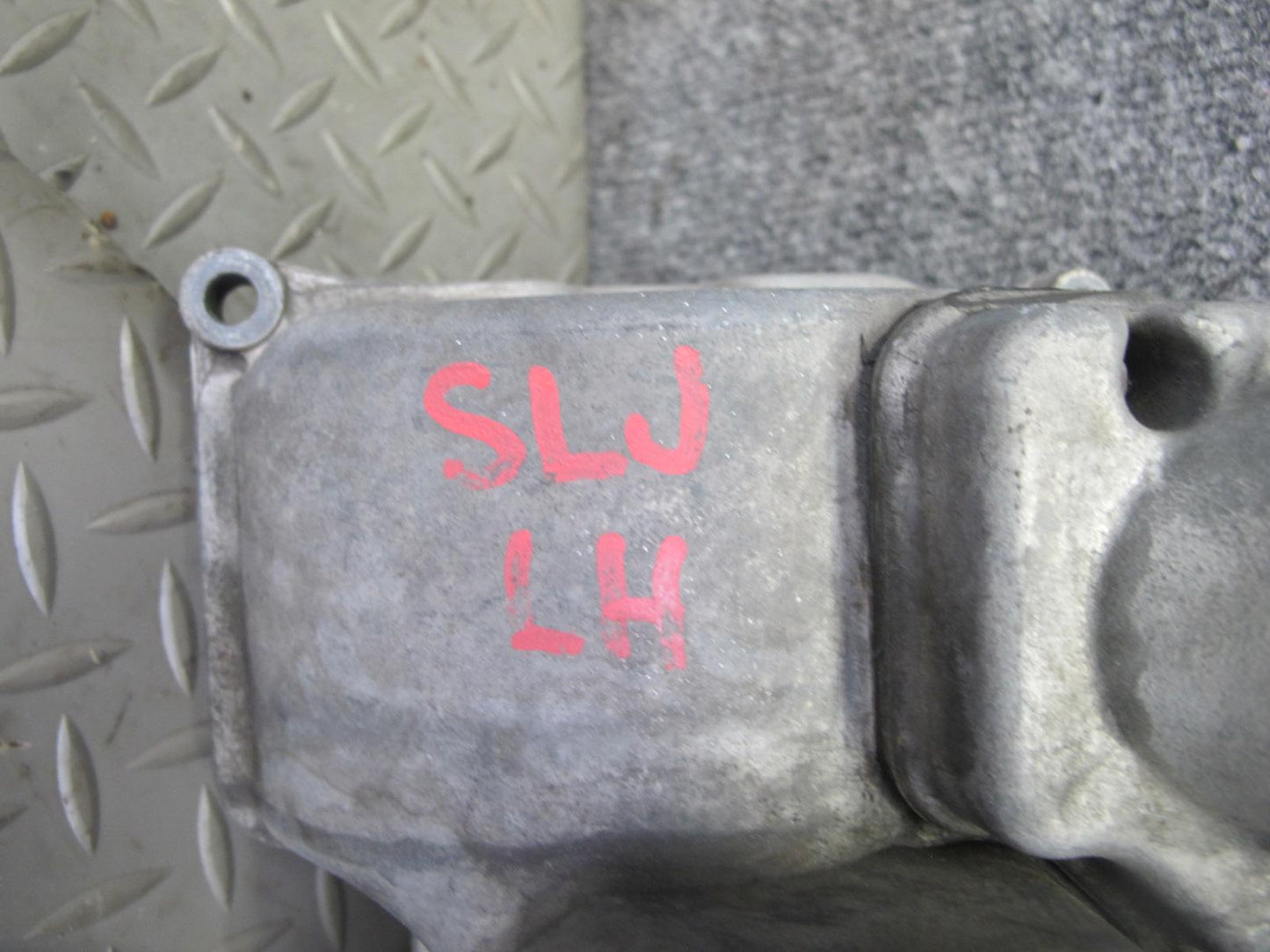03-06 Mercedes R230 SL500 M113 Engine Left Side Cylinder Head Valve Cover OEM