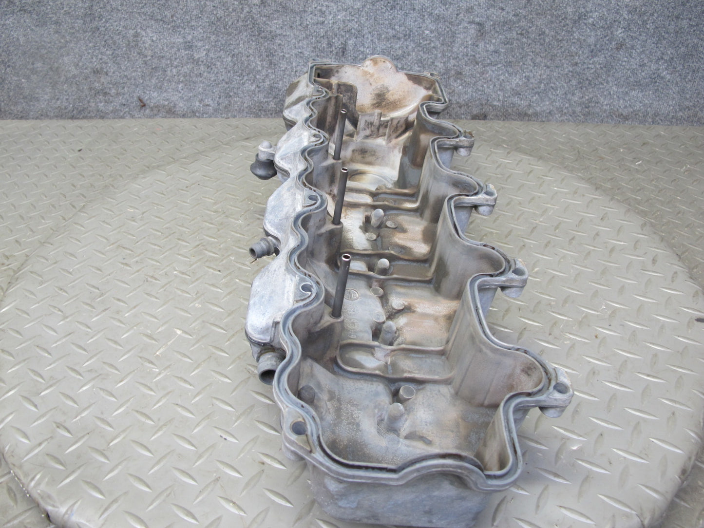 03-06 Mercedes R230 SL500 M113 Engine Left Side Cylinder Head Valve Cover OEM