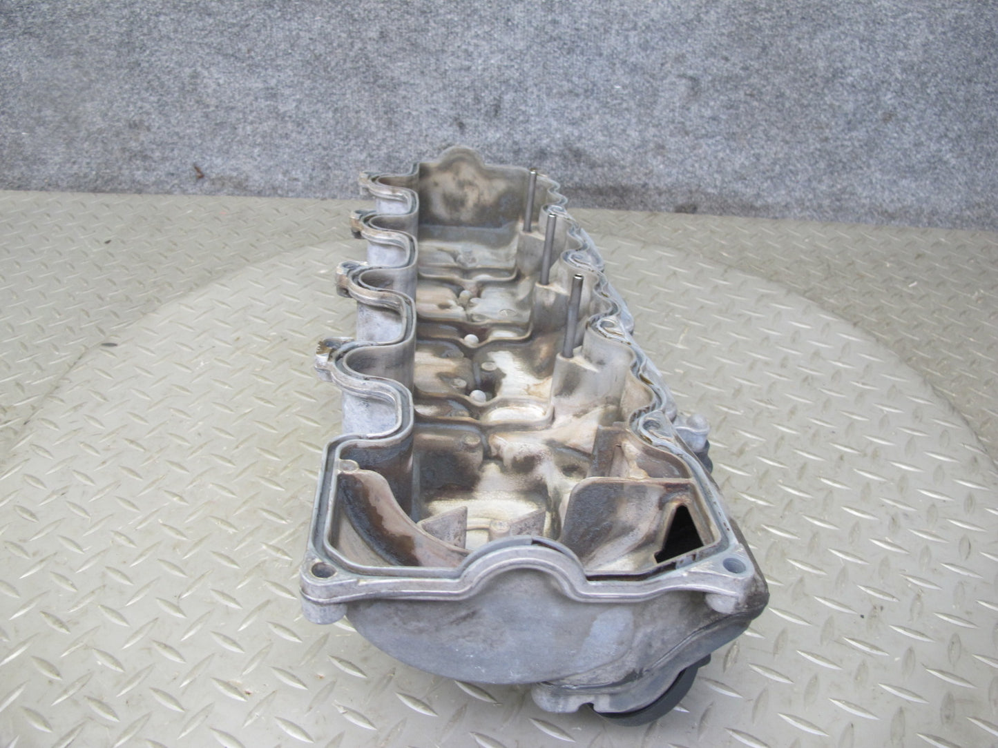 03-06 Mercedes R230 SL500 M113 Engine Left Side Cylinder Head Valve Cover OEM