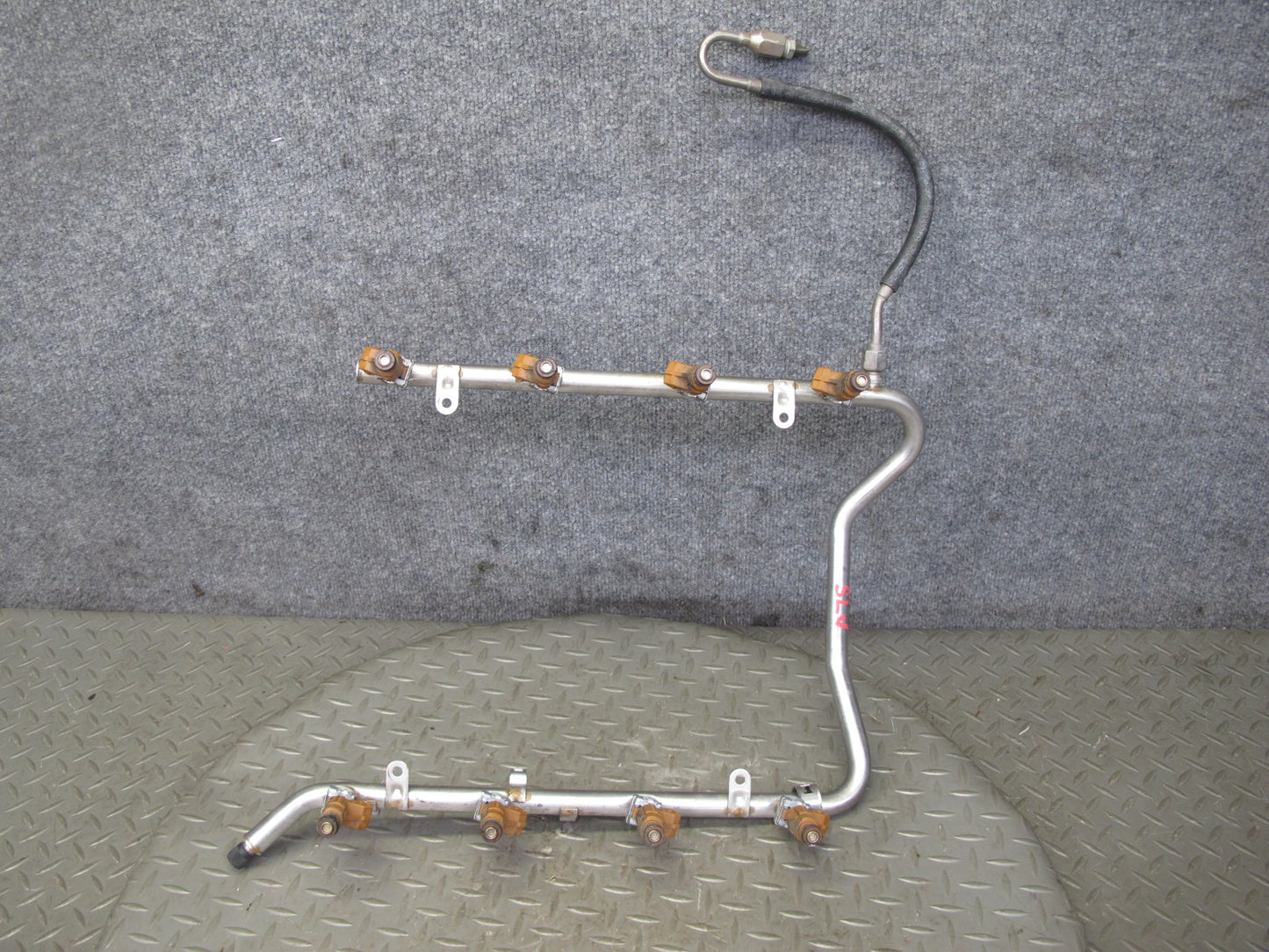 03-06 Mercedes R230 SL500 M113 Engine Fuel Rail w Injector & Hose Set OEM